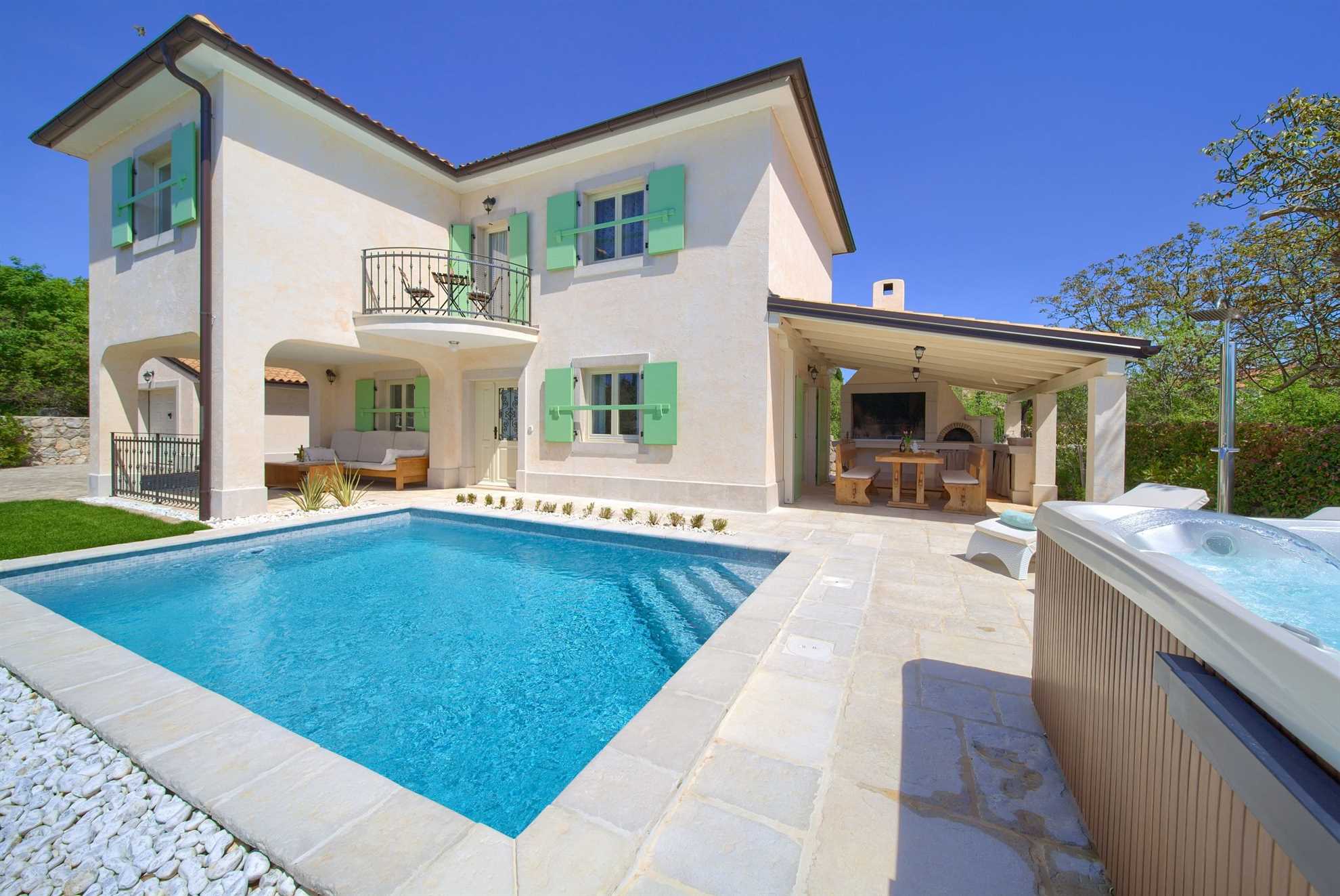 Property Image 2 - Attractive Fresh House with Pool and Jacuzzi