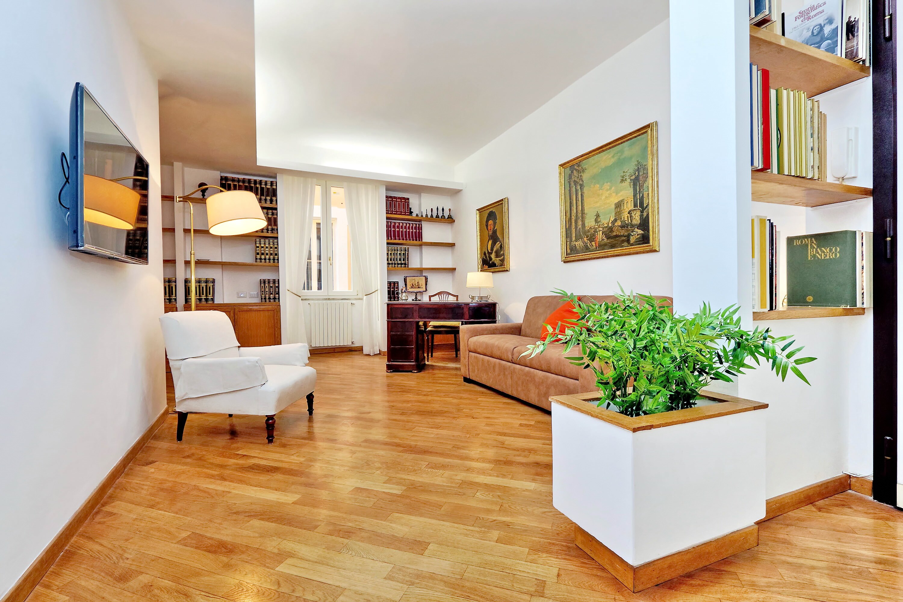 Property Image 1 - Bright and cosy three-rooms apartment close to Navona square