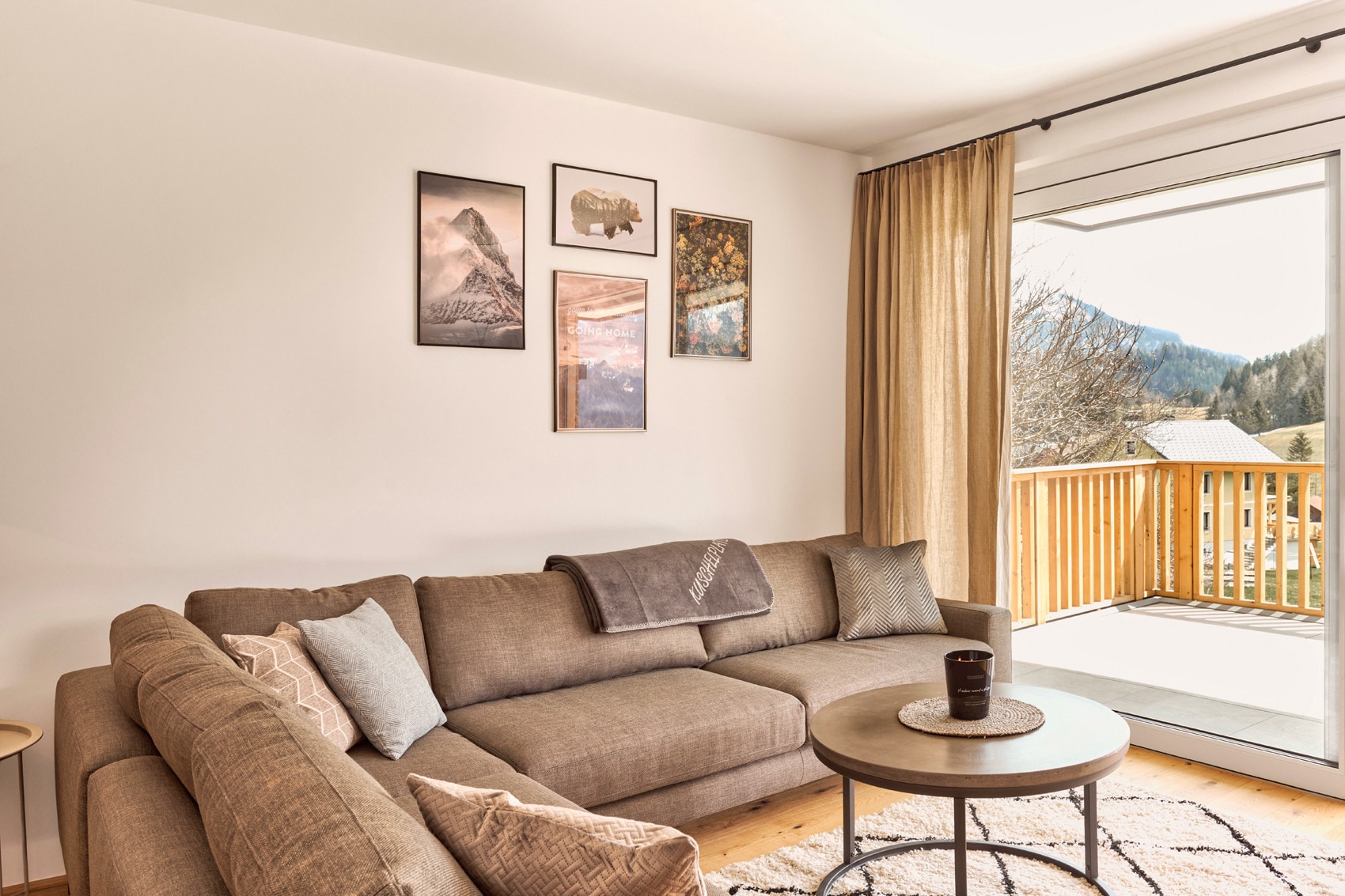 Property Image 1 - Captivating Sunny Apartment with Lovely Mountain View