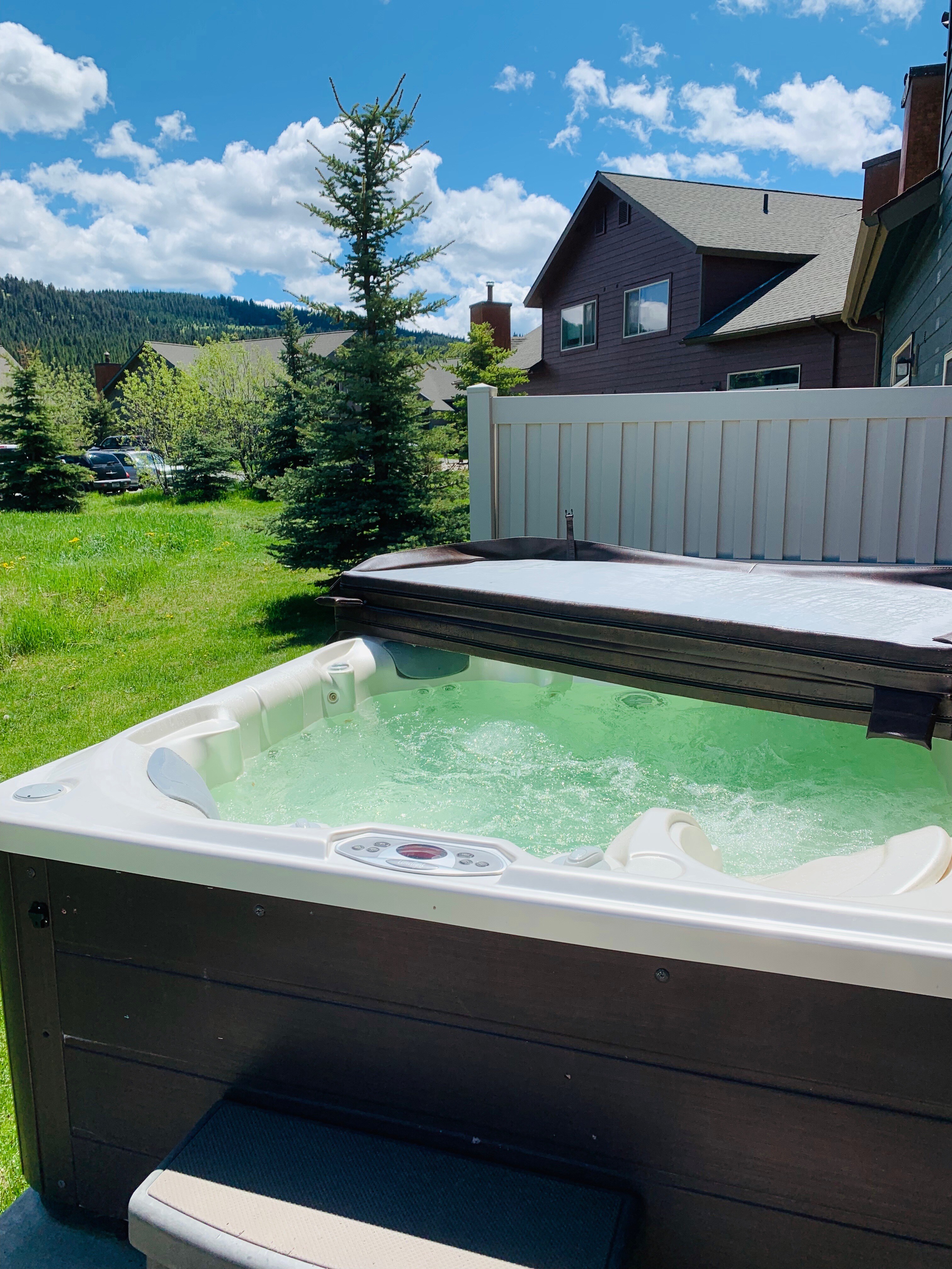 Have a glass of wine in the hot tub | Exterior