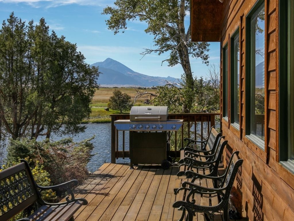 Grill out on the deck | Exterior