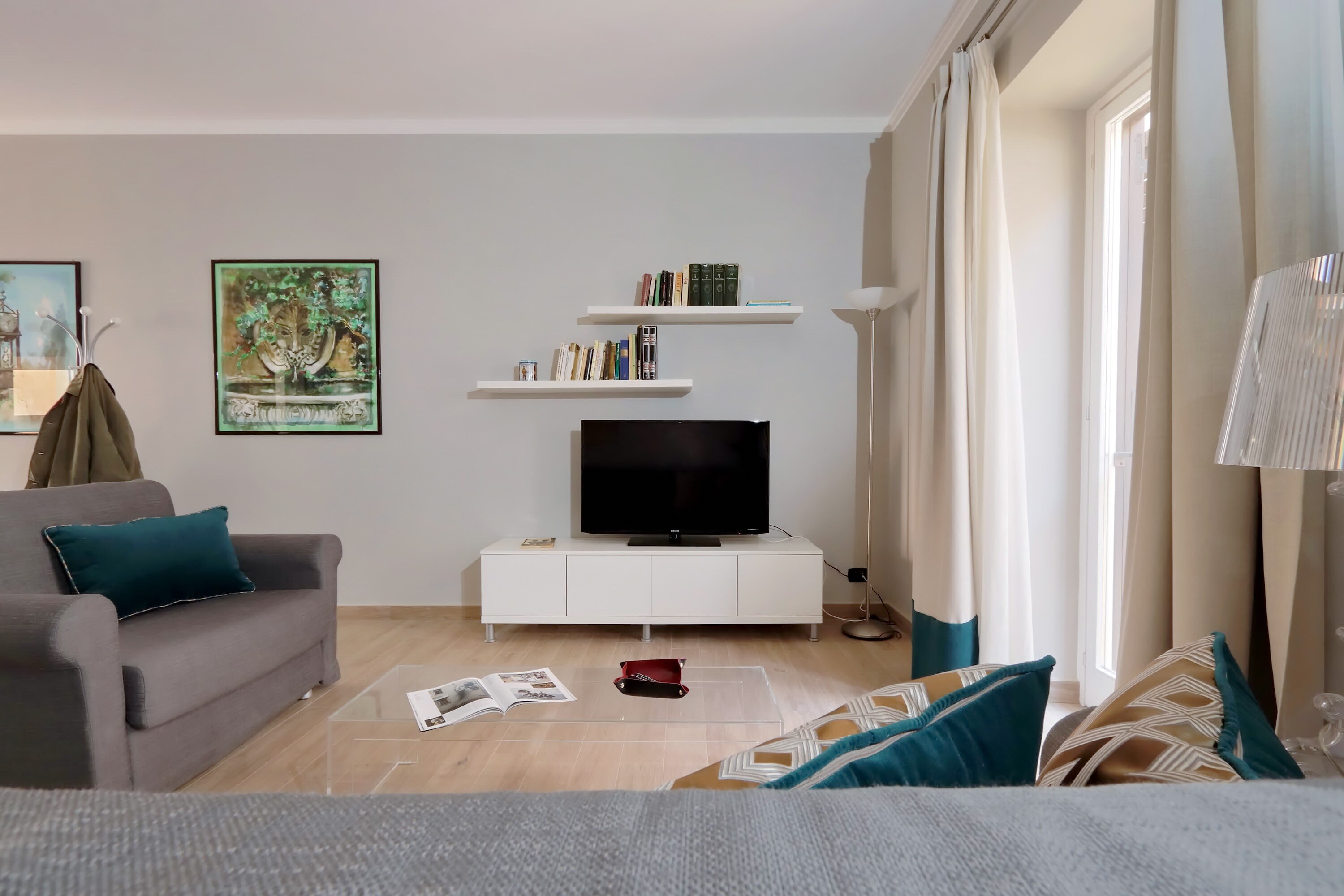 Property Image 2 - Lively Stylish Apartment with Serene Terrace