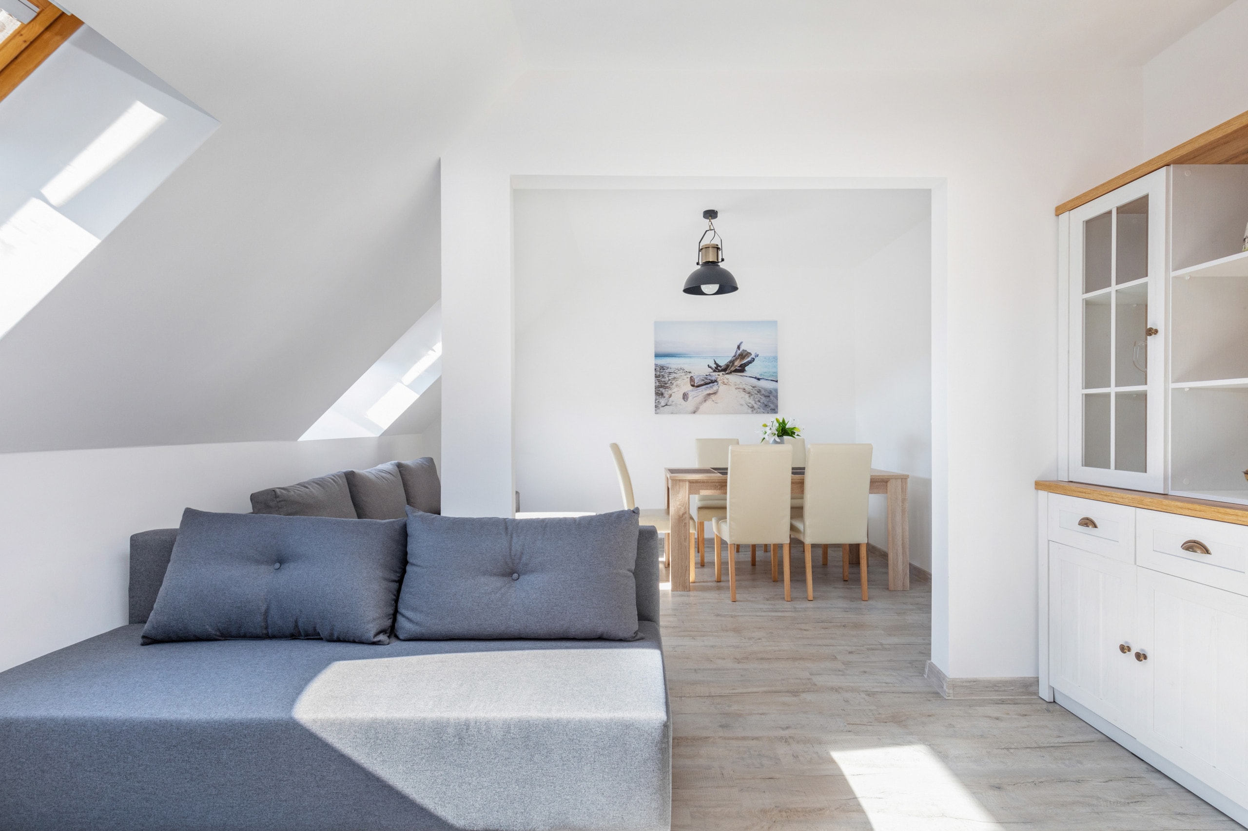 Living room of apartment Turystyczna 2b/9 with table and sofa