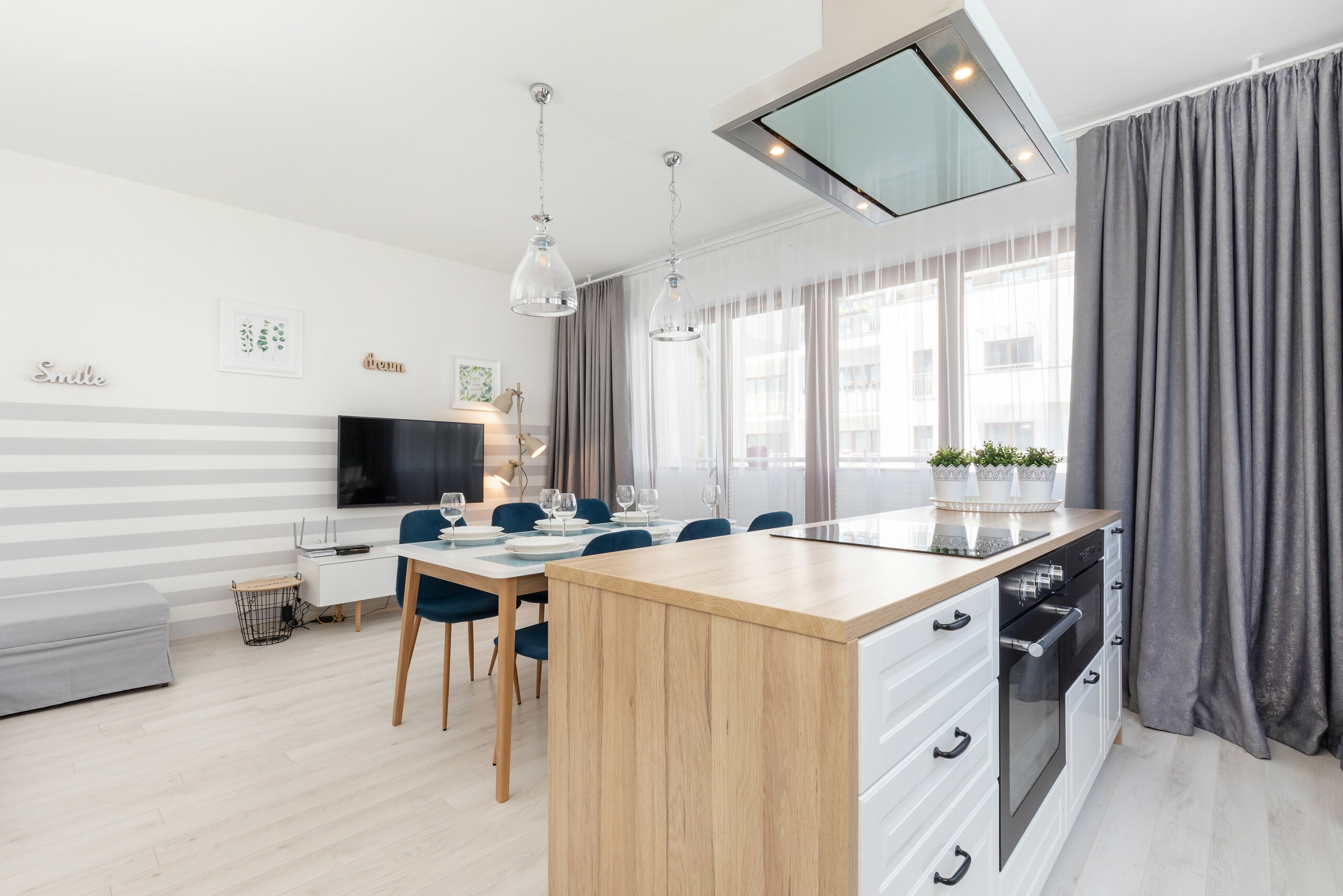 Kitchen of Wojska Polskiego 16D/6 with oven, kettle, coffee maker, microwave, dishwasher, fridge freezer, glass cups, stove and cupboards Kitchen of Wojska Polskiego 16D/6 with oven, kettle, coffee maker, microwave, dishwasher, fridge freezer, glass cups, stove and cupboards