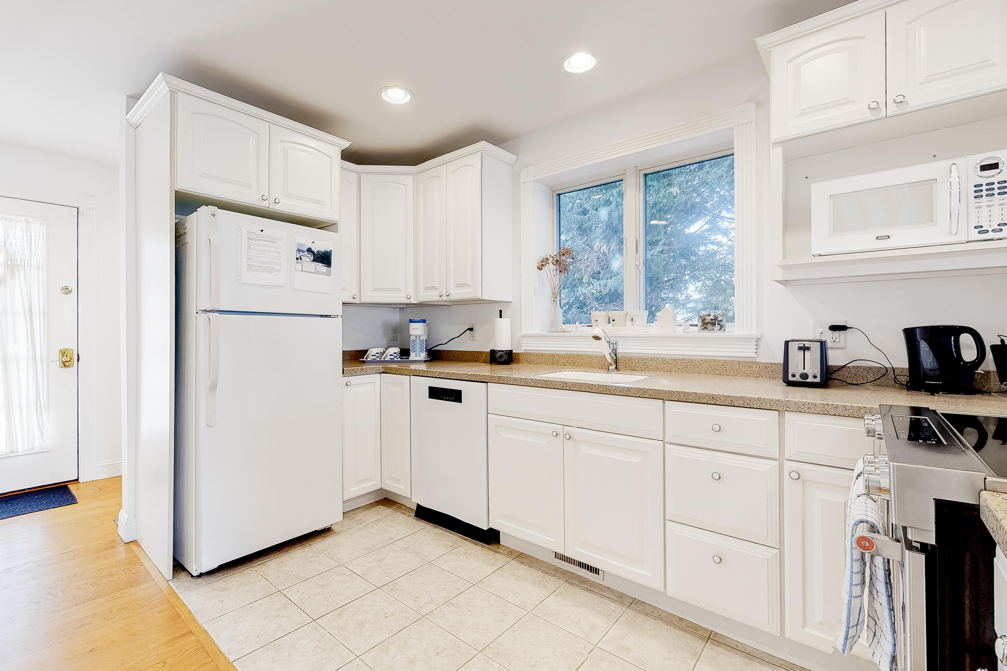 Modern Beach House & Town Getaway