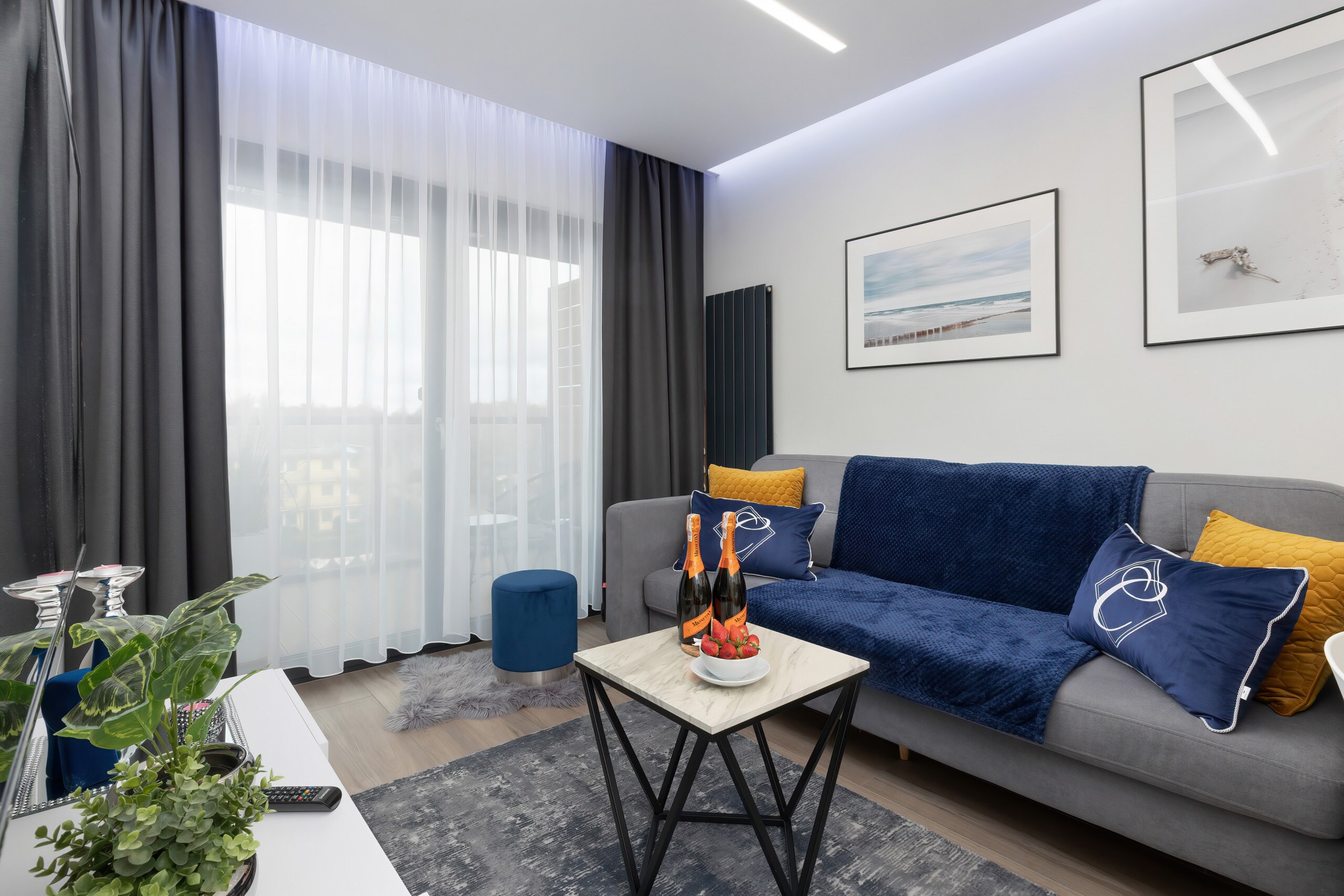 Living room of Gardenia Seaside Cristallo apartment with dining area and sofa