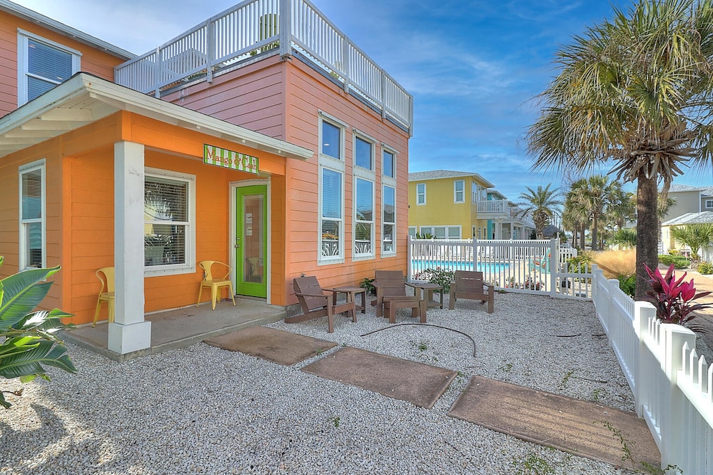 Mango and Cash  80VW. Mango and Cash  VW80 - Tropical Retreat with lounge areas just steps away from Heated Community pool for year round enjoyment! 