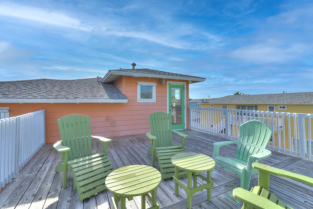 roof top balcony. Gulf of Mexico breezes can be felt from this roof top balcony