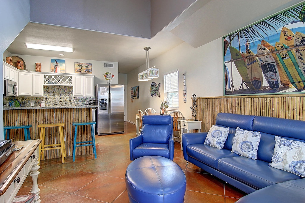 Living area . Living area with laid-back Surf's up vibes!