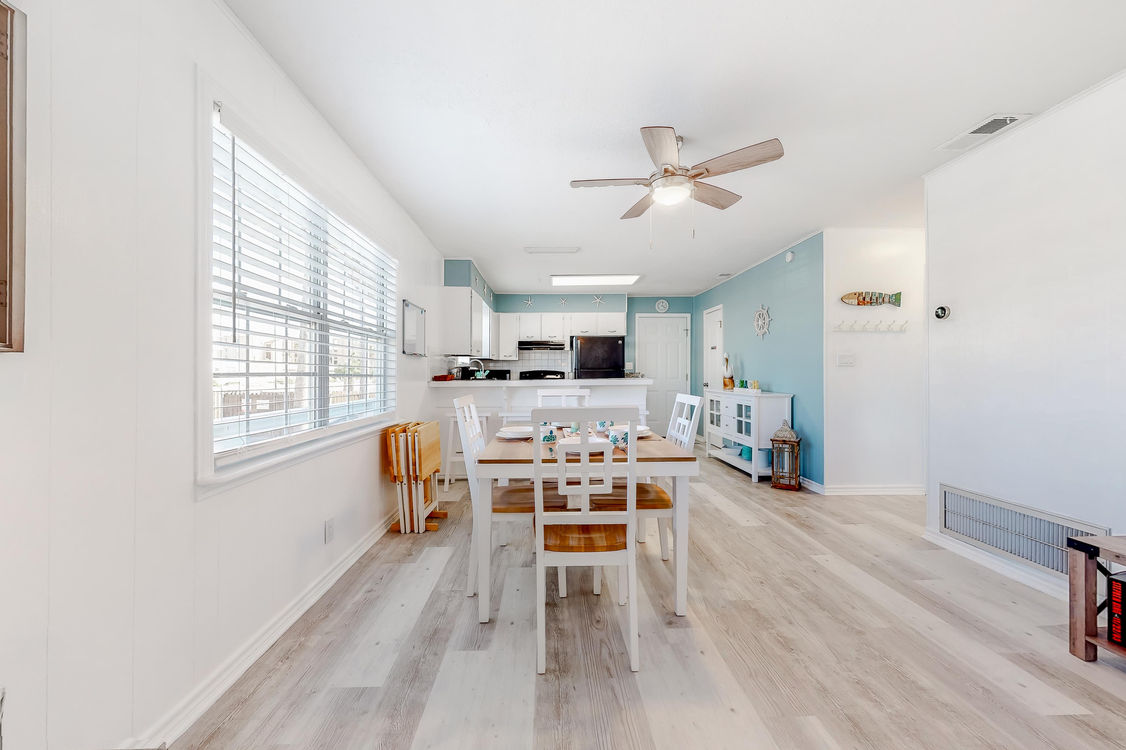 Lazy Seagull Beach House - Upstairs 