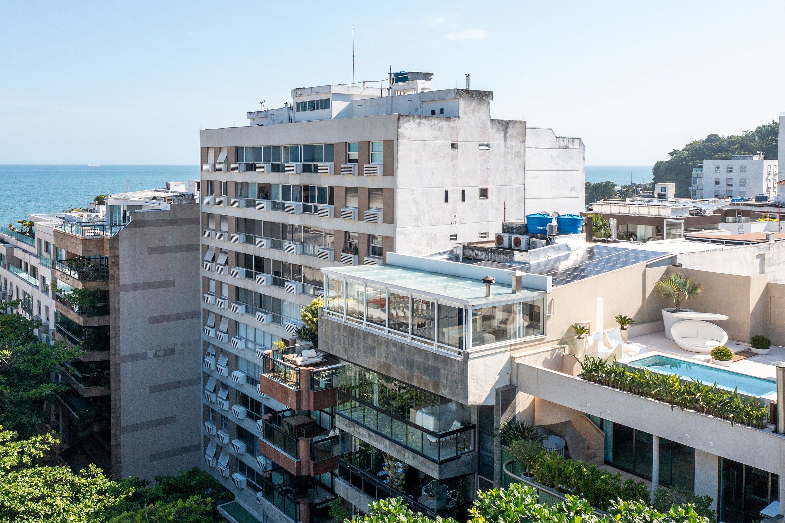 Rio063 - Exclusive triplex penthouse overlooking Leblon