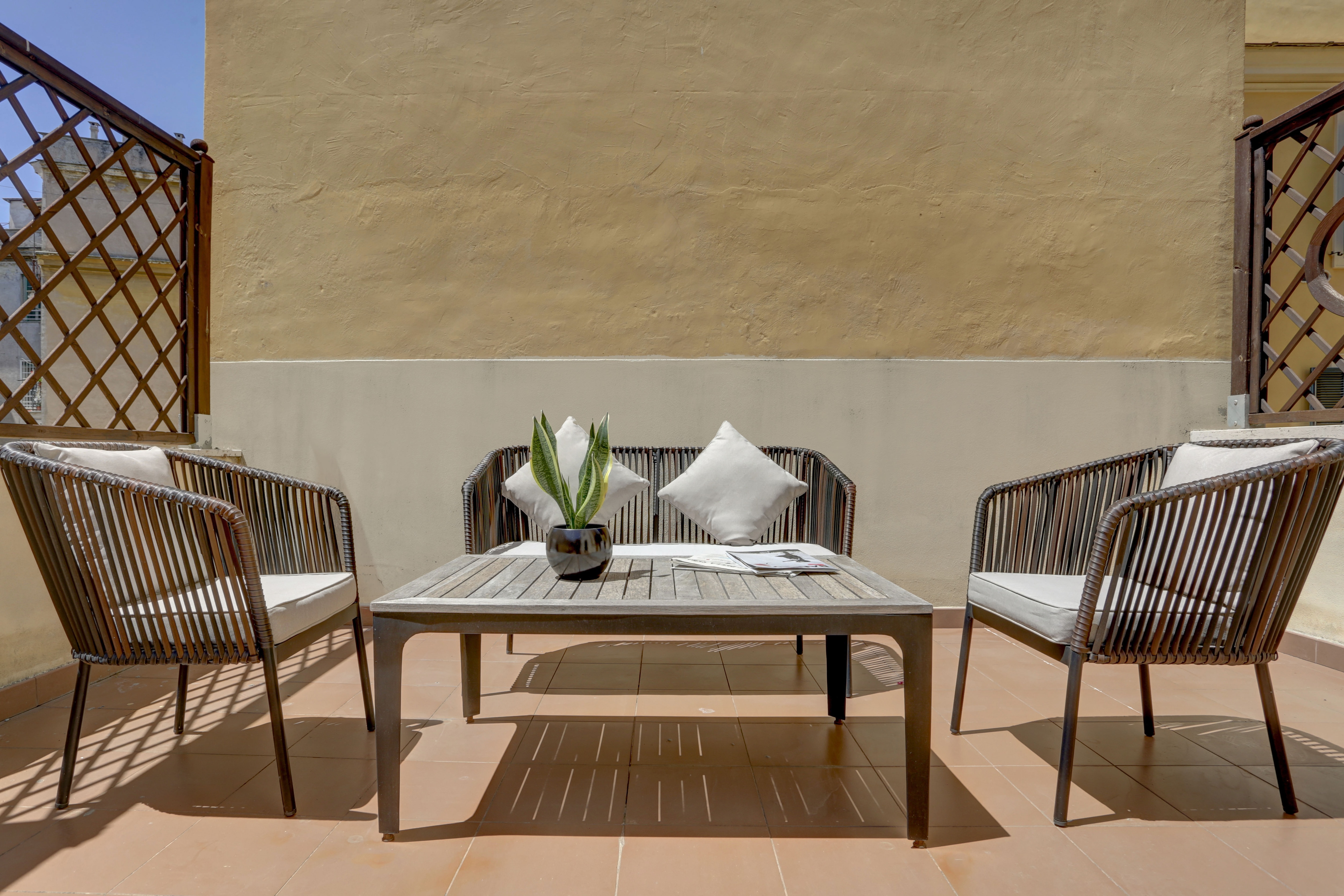 Fantastic Modern Apartment with Sunny Terrace