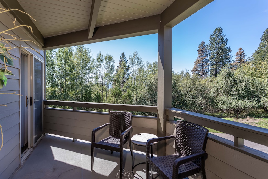 Have your morning coffee with a view | Main Level