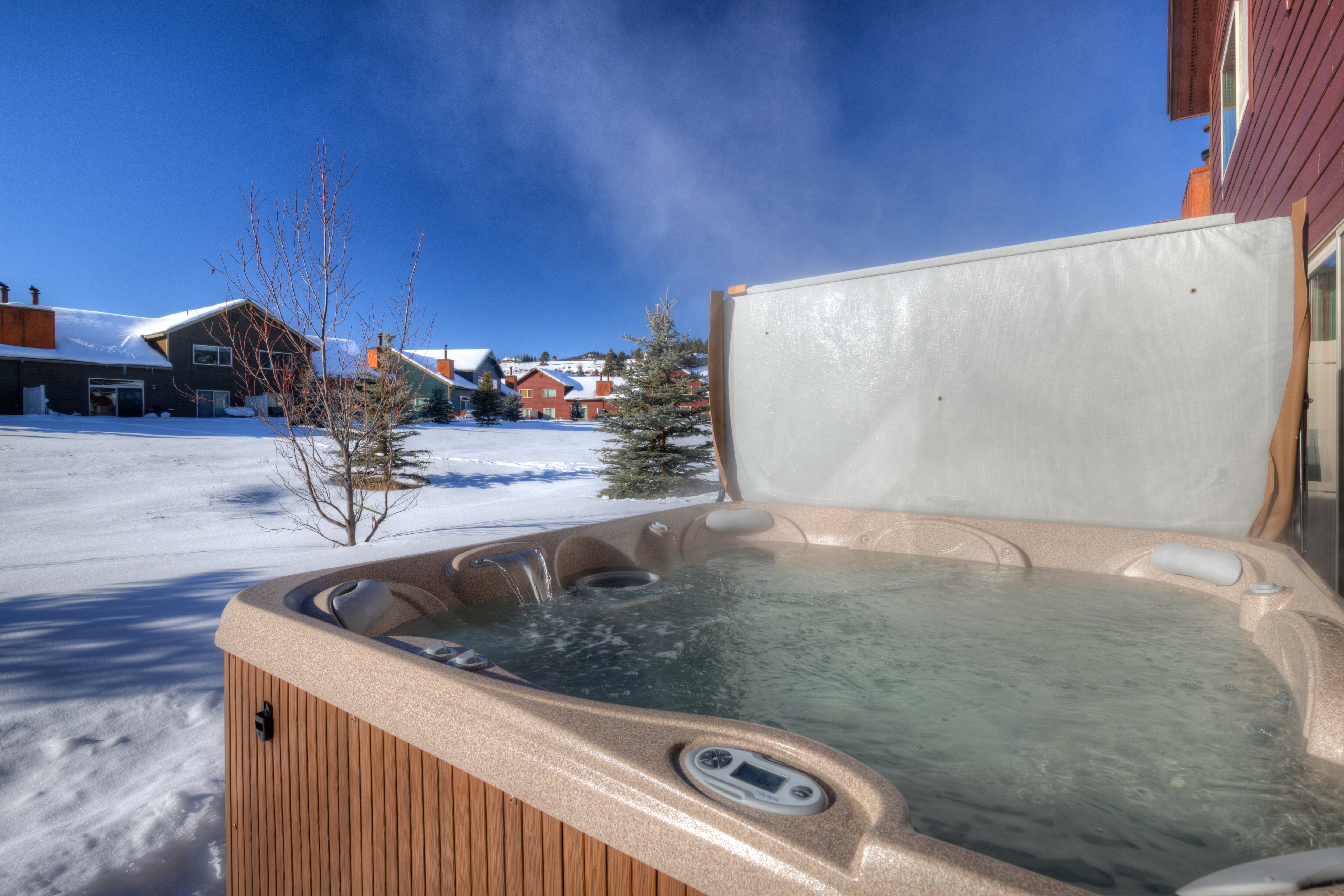 Relax in the hot tub | Exterior