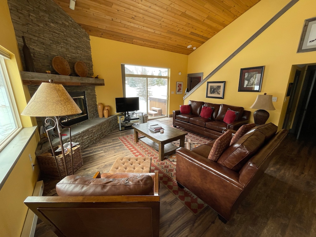 Gorgeous natural light | Main Level