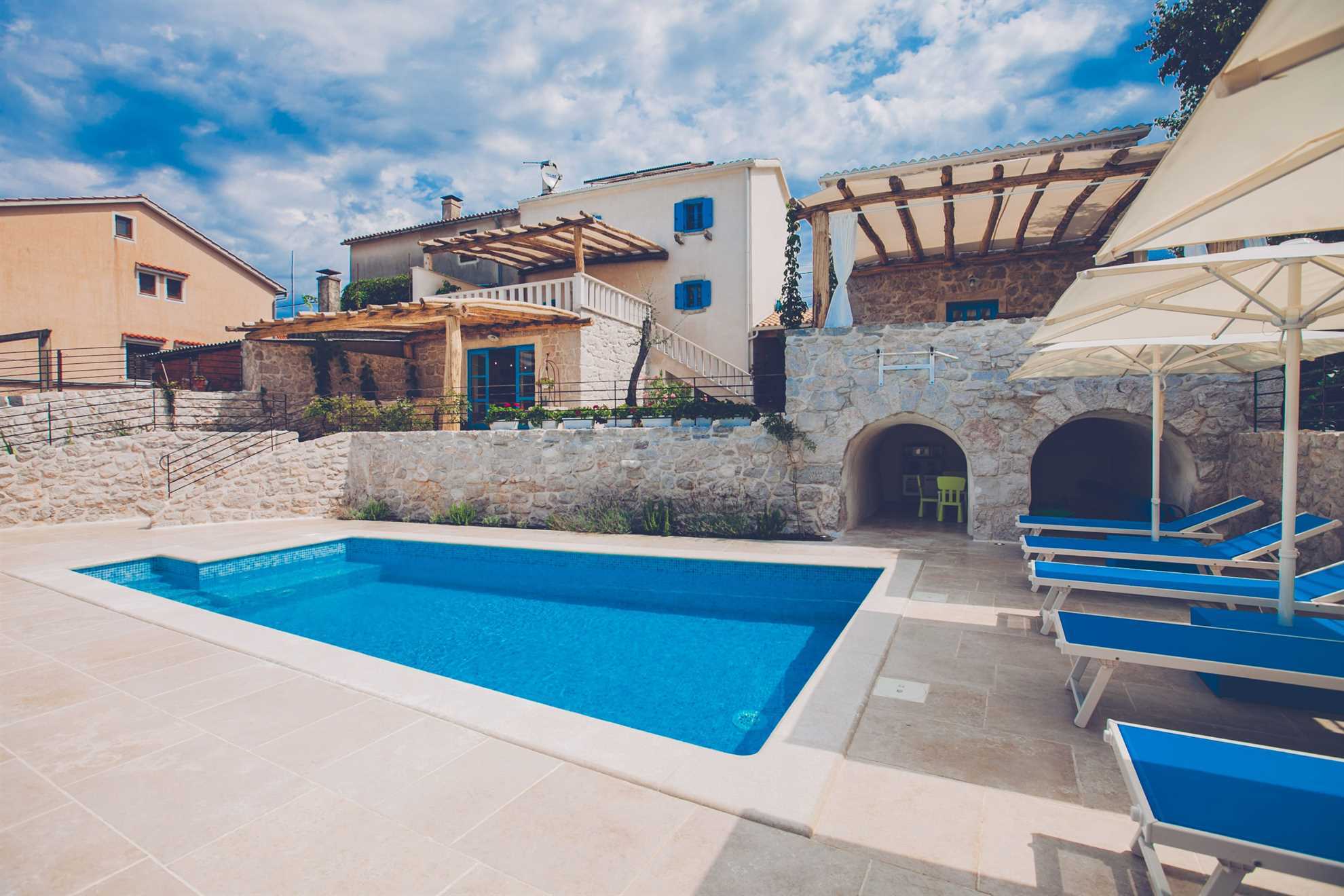 Stunning Rustic Villa with Swimming Pool 