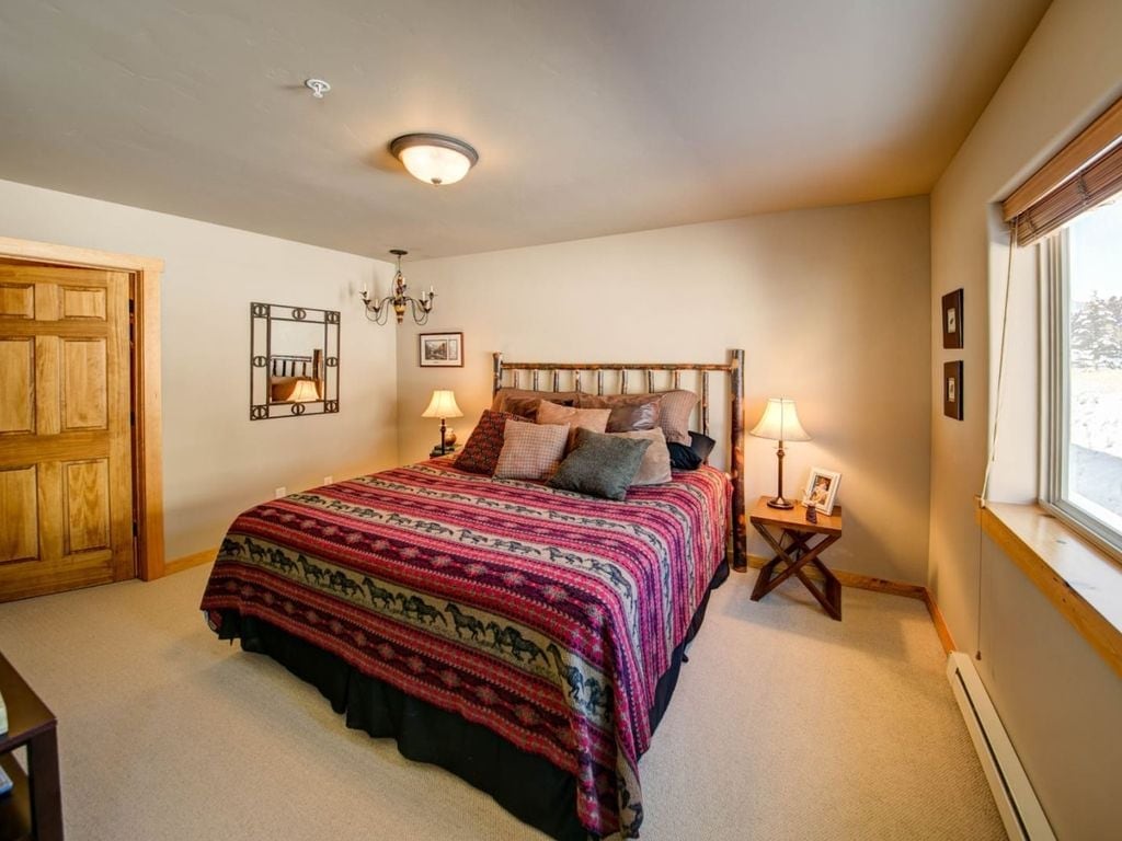 Sleep peacefully | Queen-size bed | Upper Level