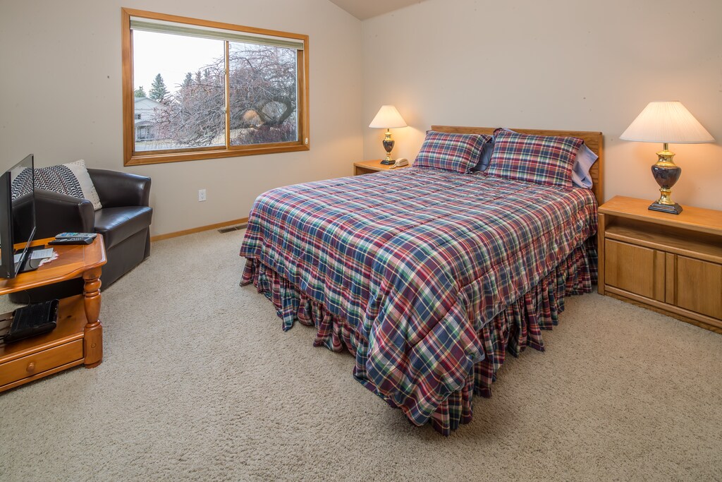 Wake up to beautiful views | Queen Bed | Main Level