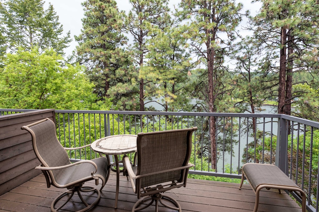 Have a coffee or cocktail on the balcony | Exterior