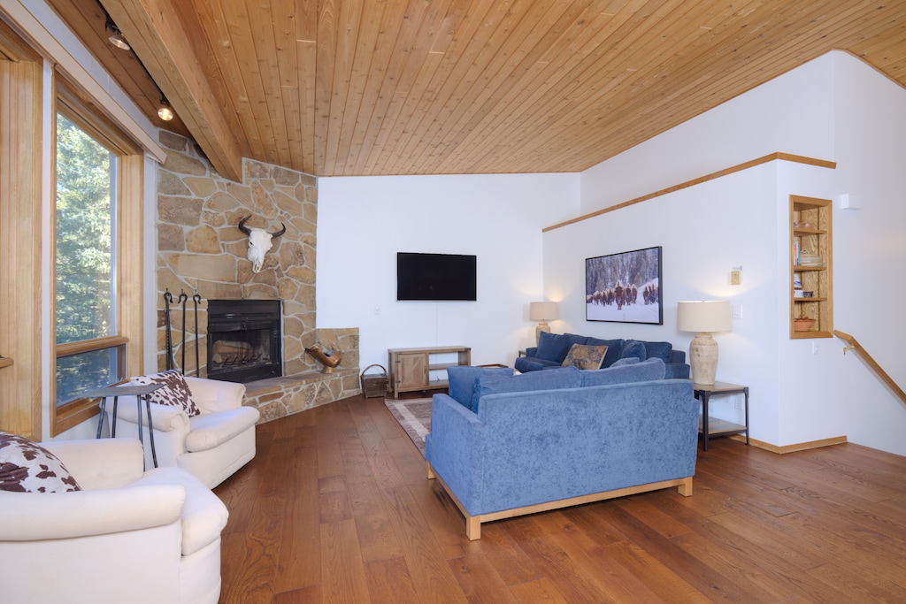 Beautiful decor throughout | Main Level