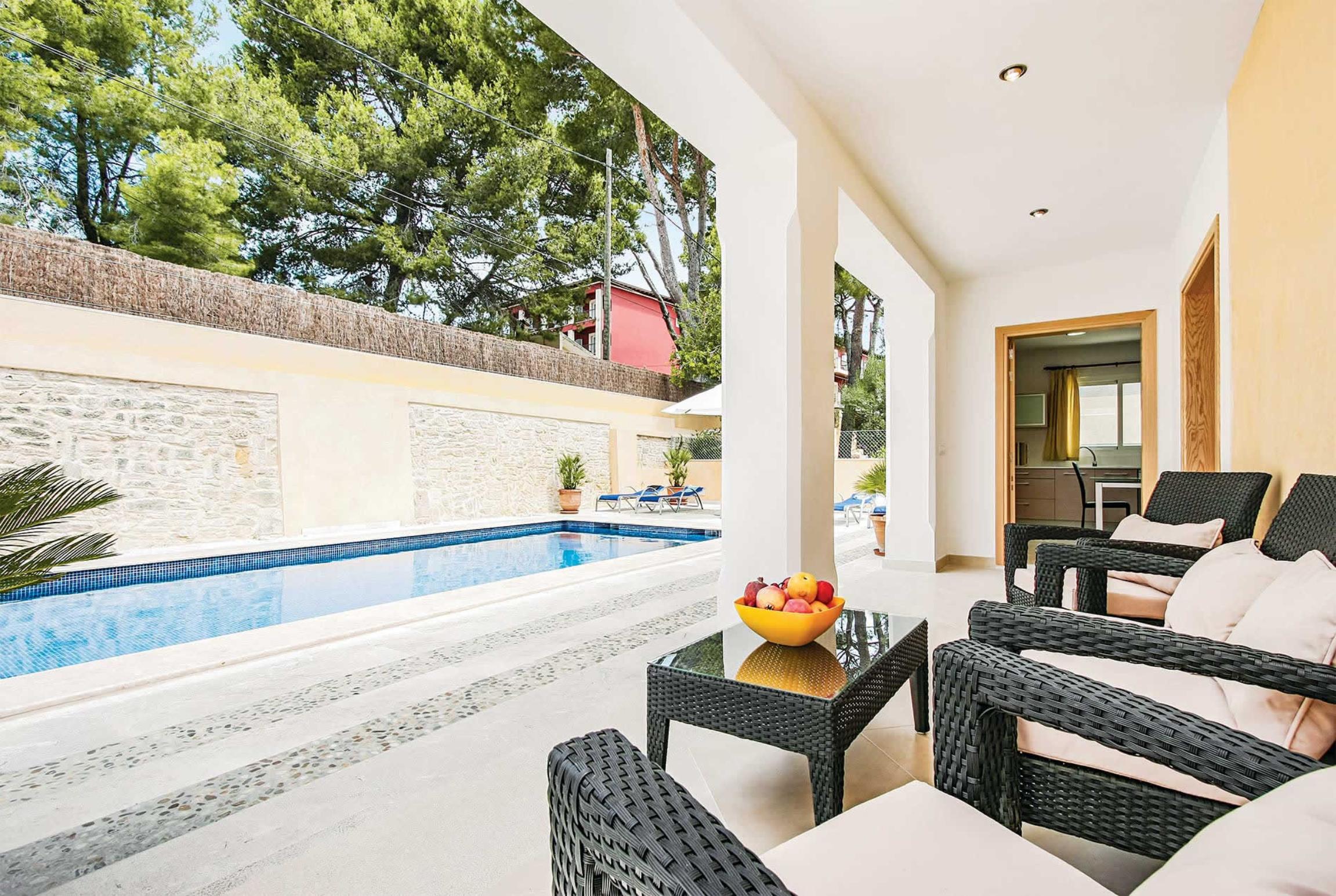 Property Image 2 - Spacious 4 bed villa with private pool