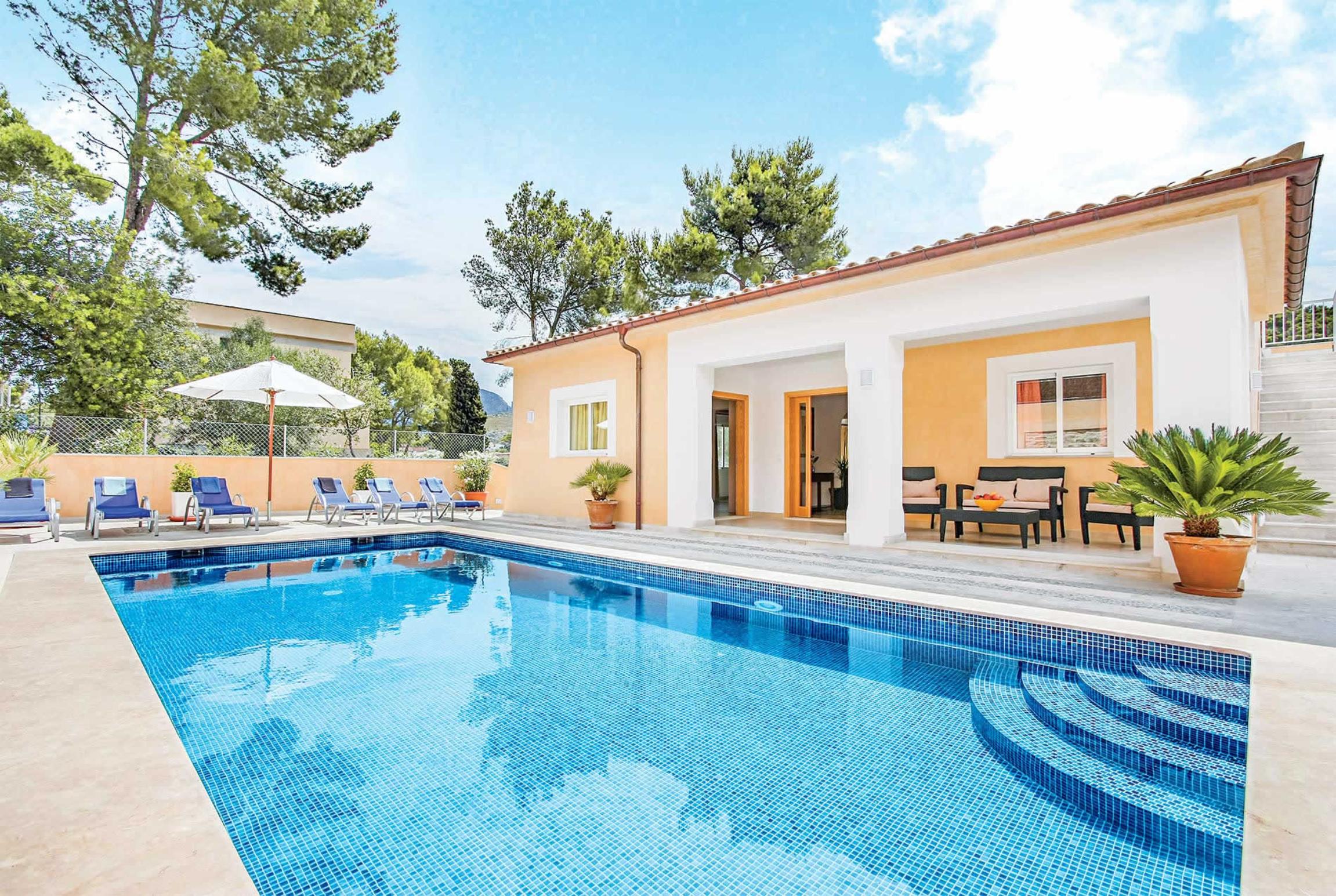 Property Image 1 - Spacious 4 bed villa with private pool