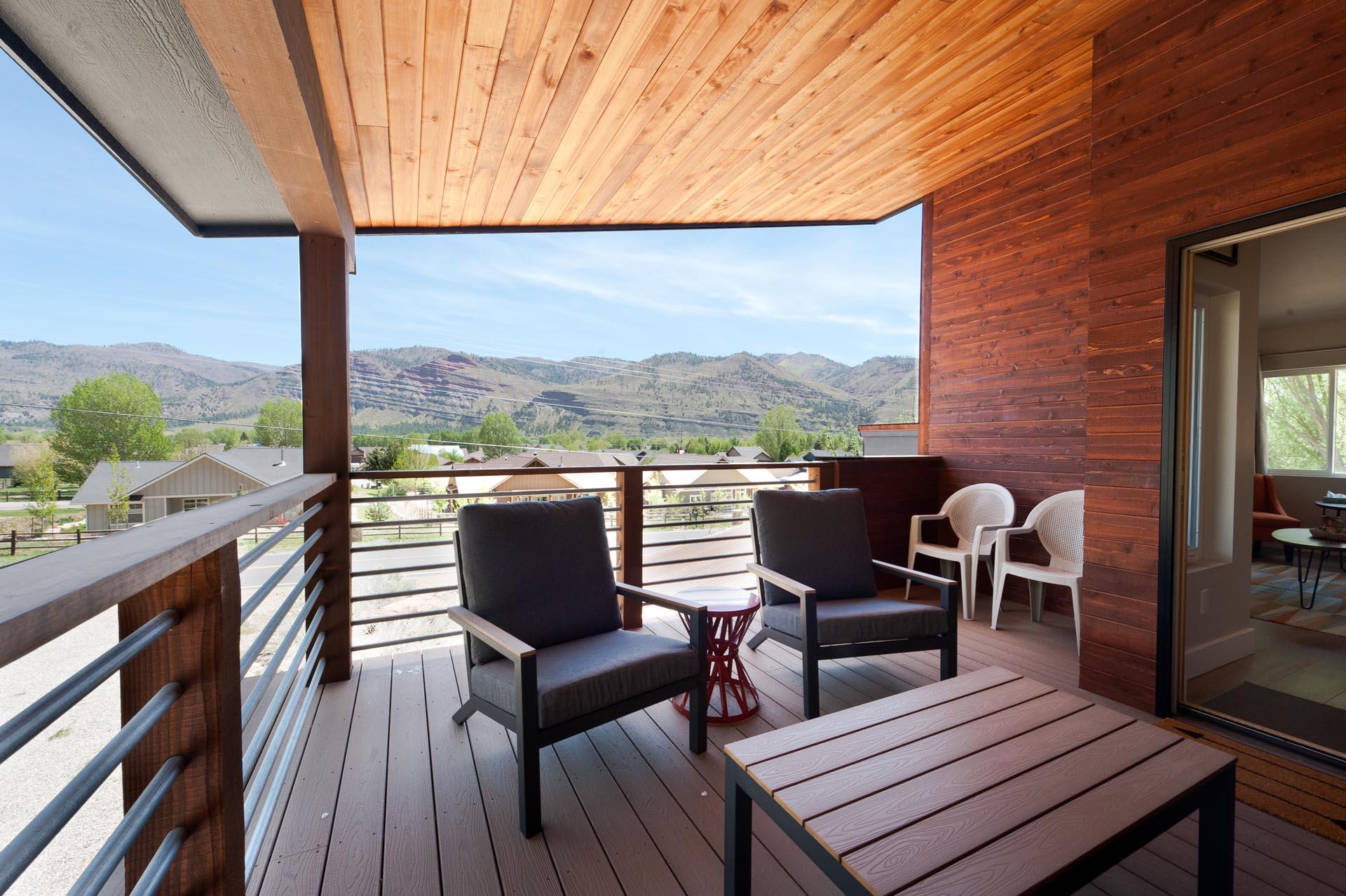 Awesome views of the Hermosa Cliffs from the 2nd floor deck