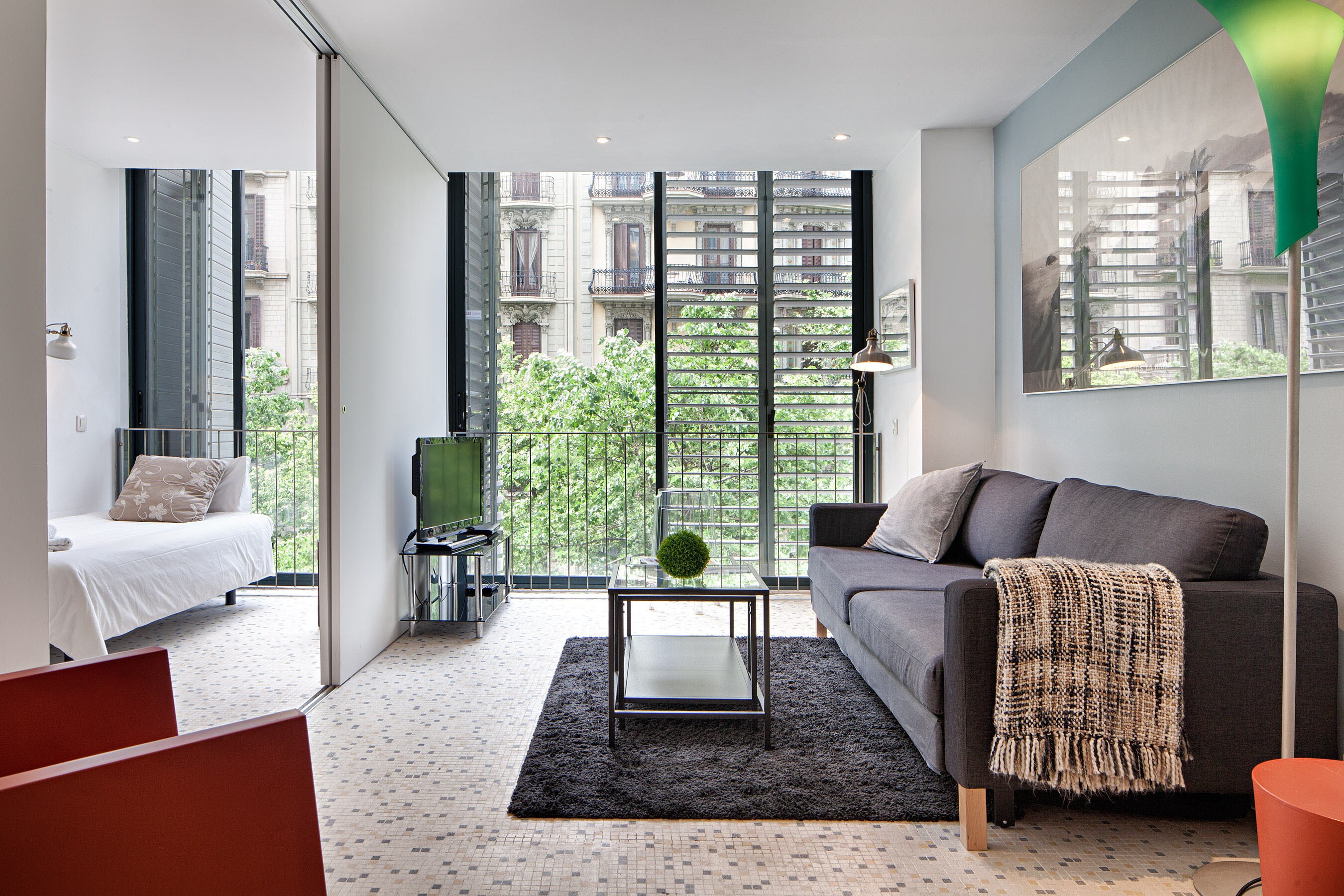 Property Image 1 - Modern Elegant Apartment with Plenty of Natural Light