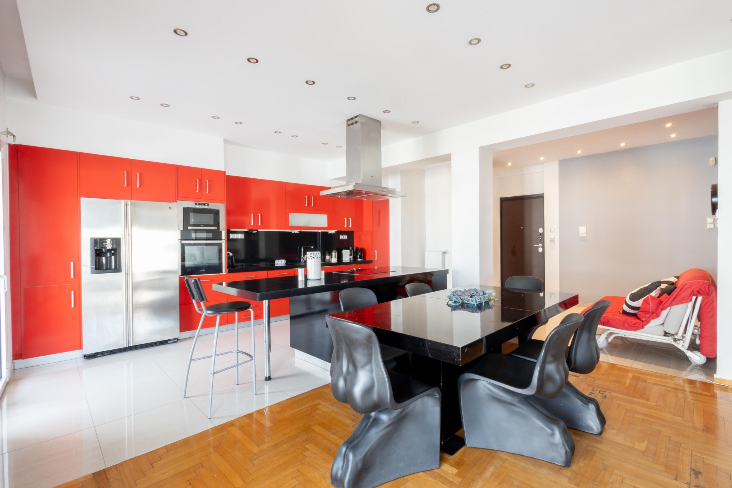 Property Image 1 - Luxury & Comfortable Apartment with Balcony and Air Condition