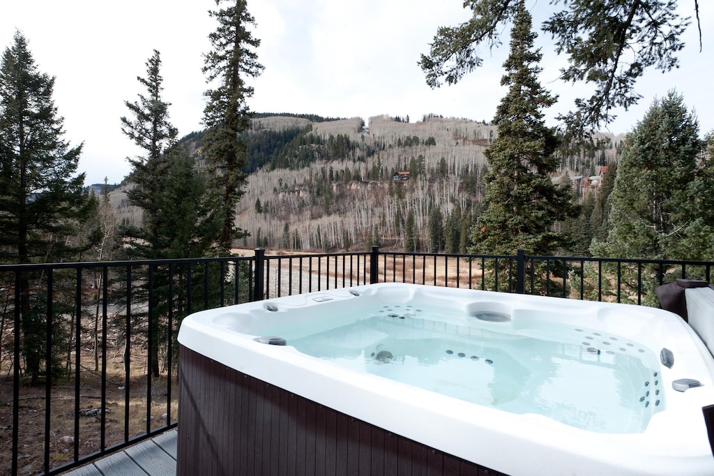 Hot Tub with views across to Purgatory Ski Resort