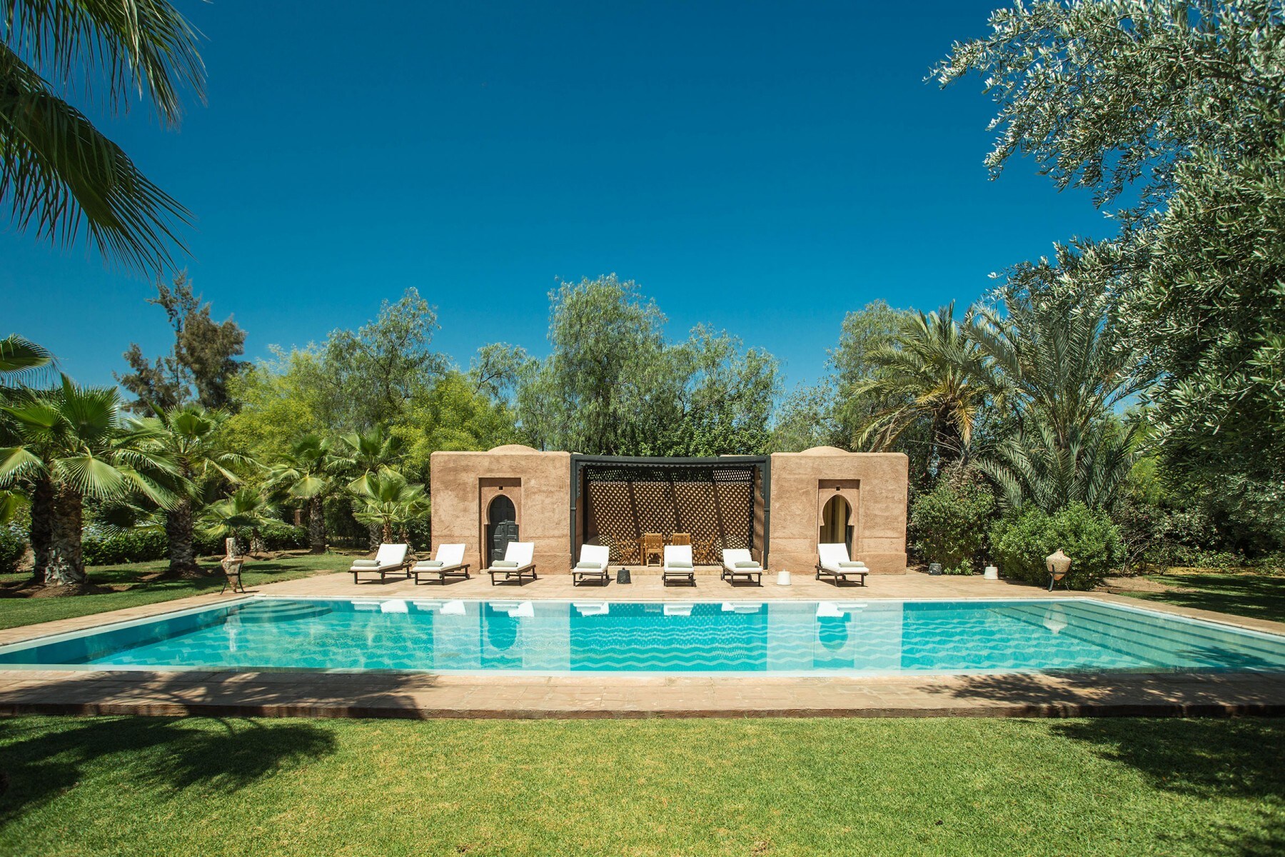 Property Image 2 - Exceptional Villa with Lush Garden and Great Amenities