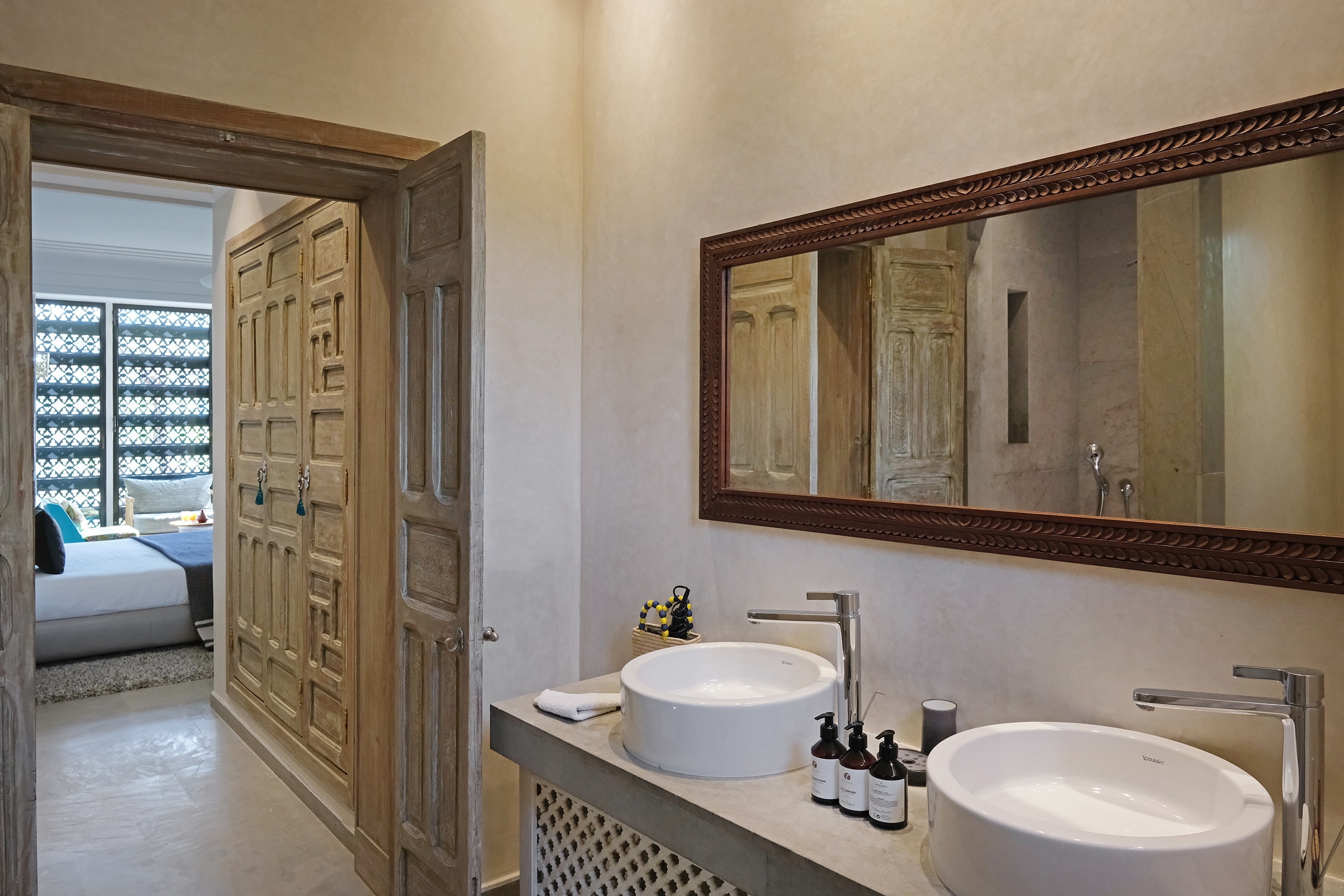 Relaxing Gorgeous Villa with Enormous Garden and Pool Relaxing Gorgeous Villa with Enormous Garden and Pool