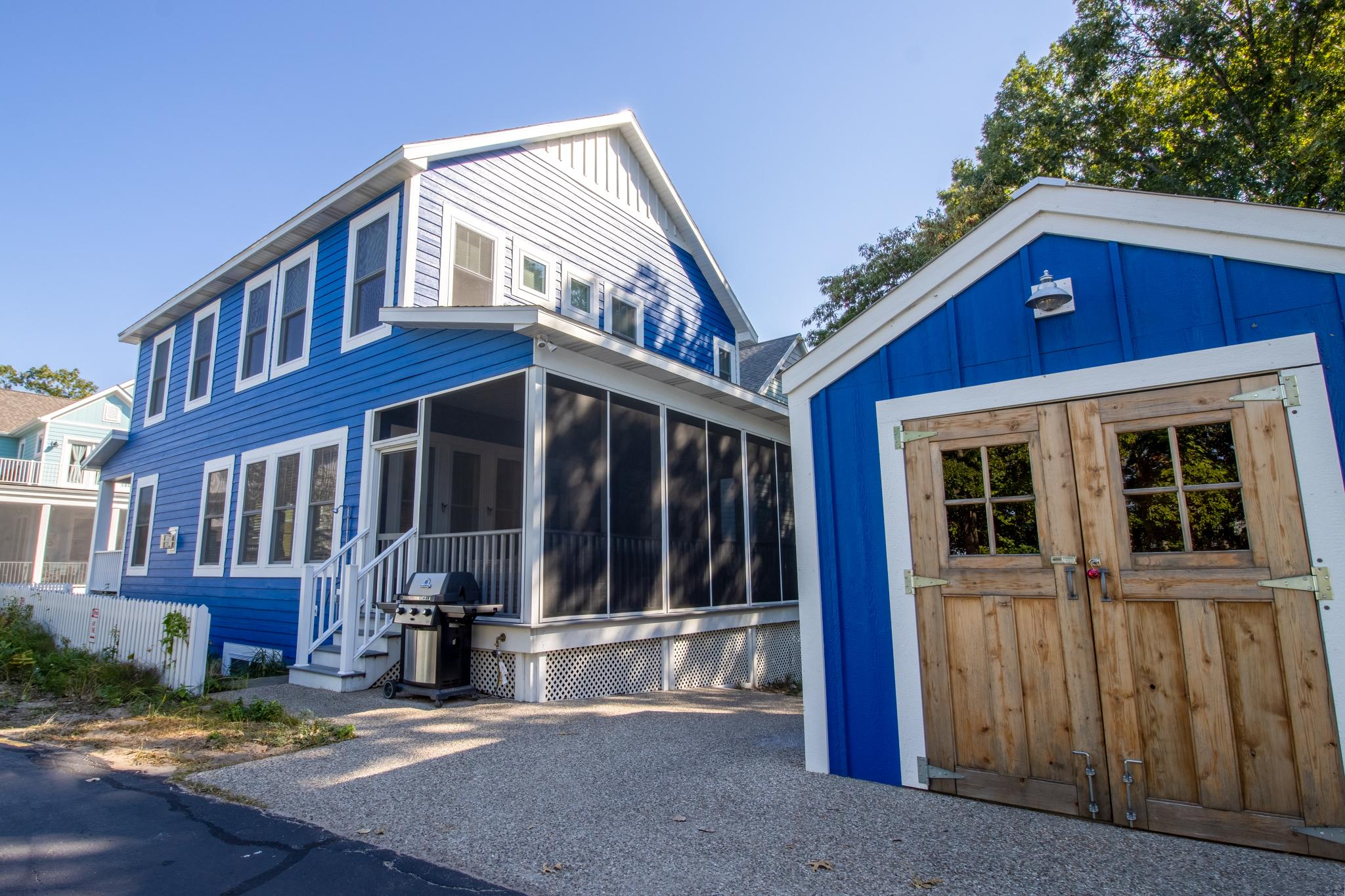 Outside Living | Screened in Porch