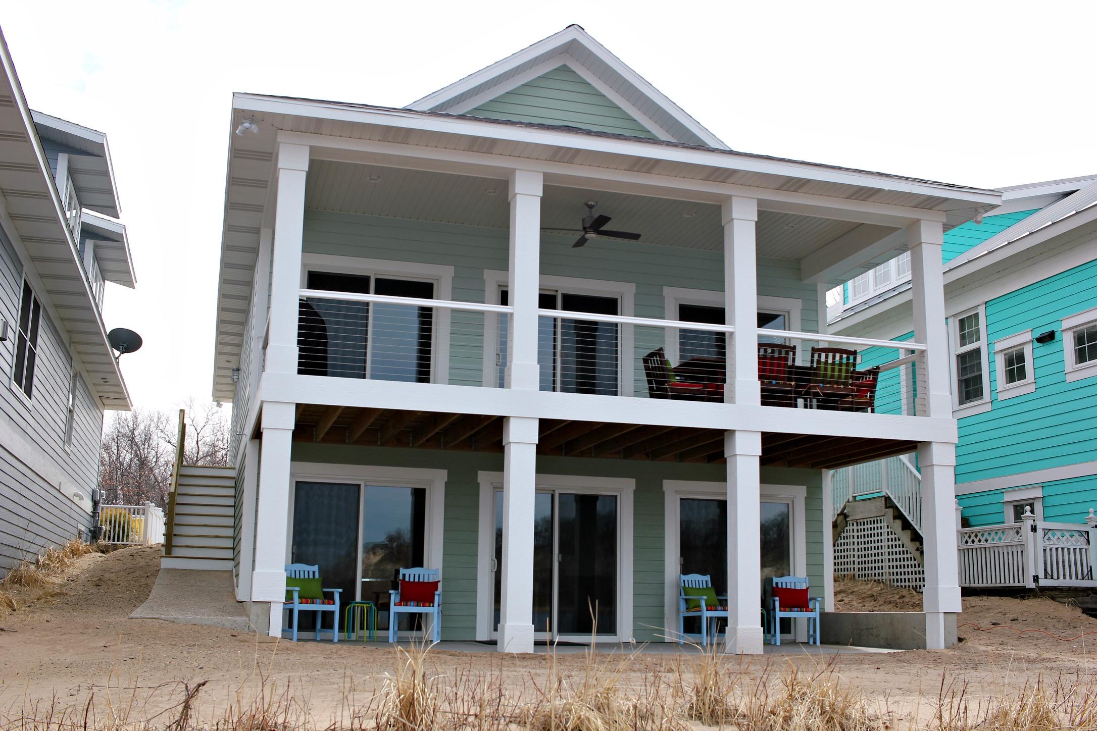 Back view of Senior Mariposa facing the lake.