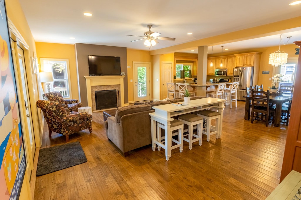 Main Level | Living Room 