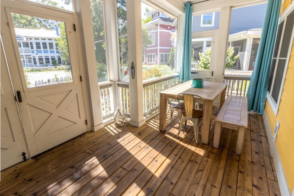 Main Level | Screened in Porch