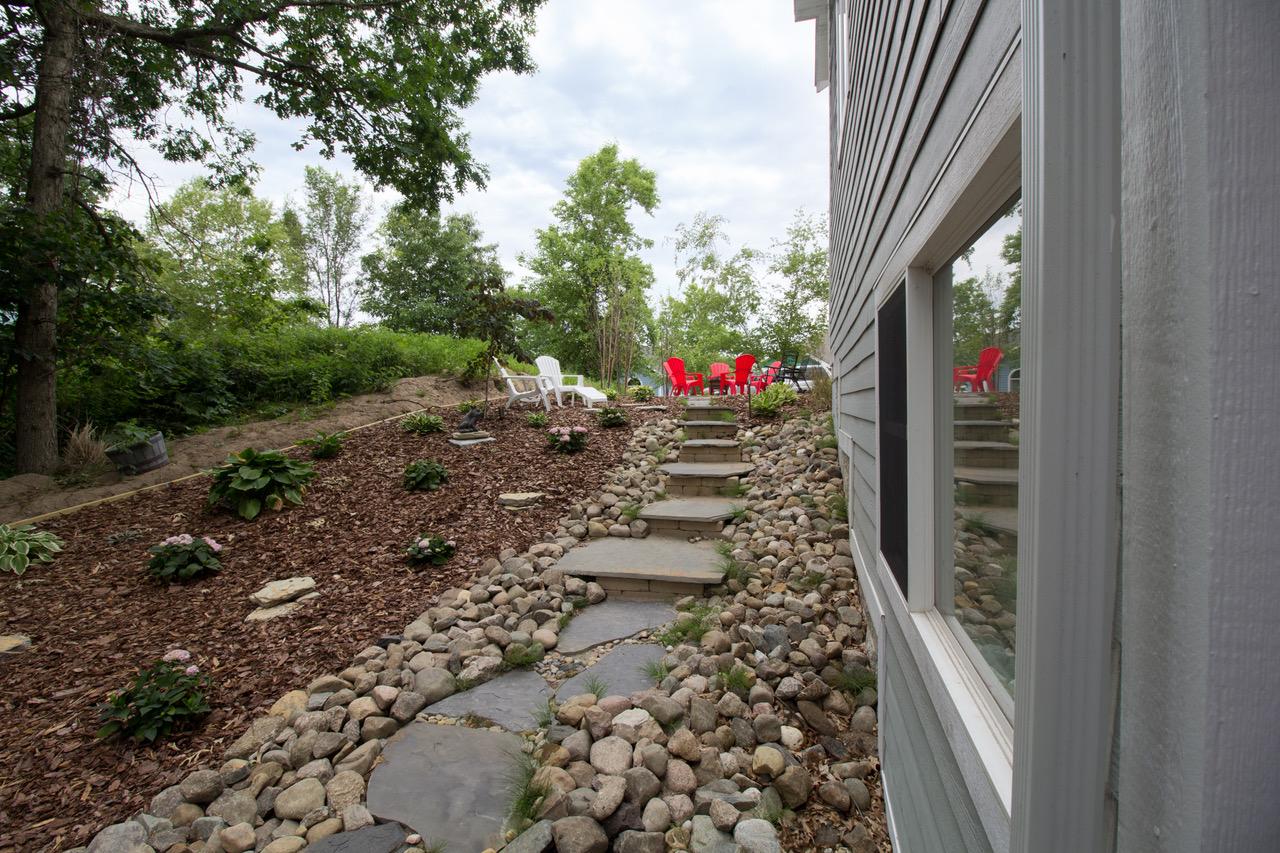 Side exterior of Catchin Some Rays leading to the coach house.