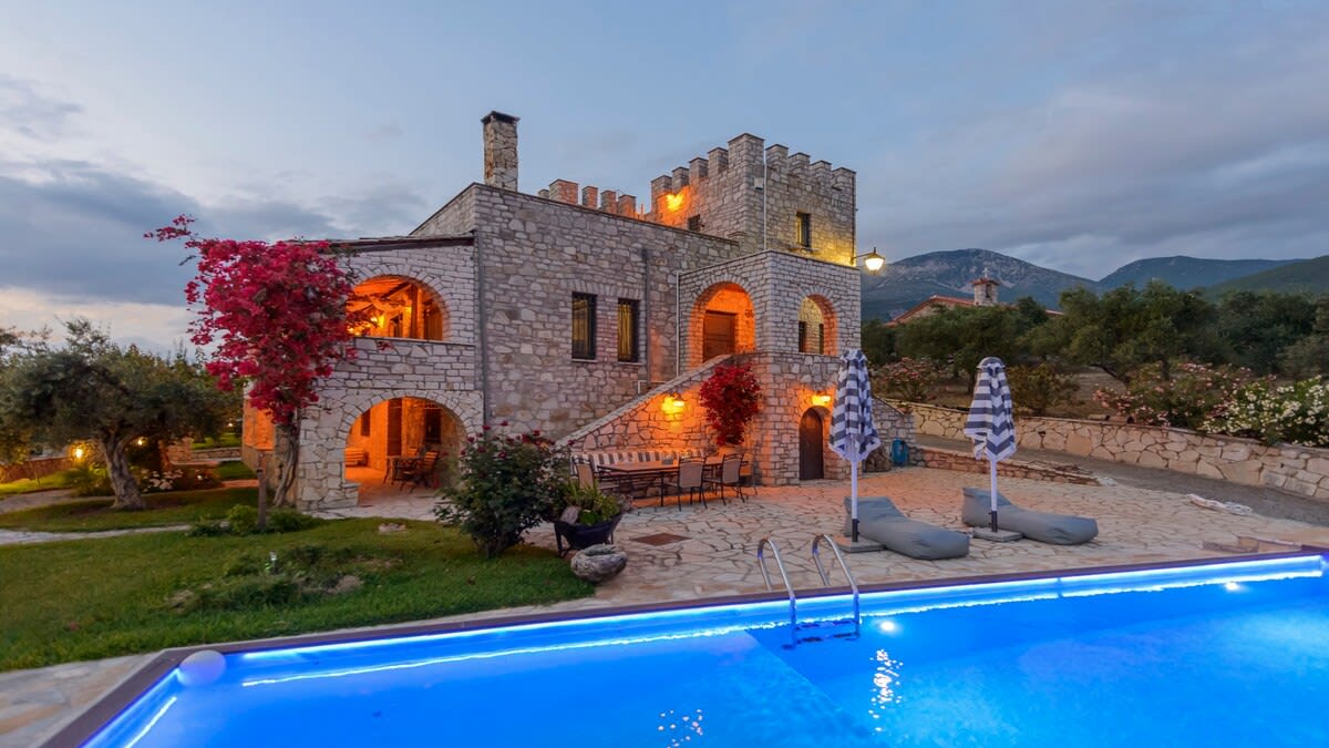 Property Image 2 - Majestic Chateau - Spectacular Seascapes & Pool