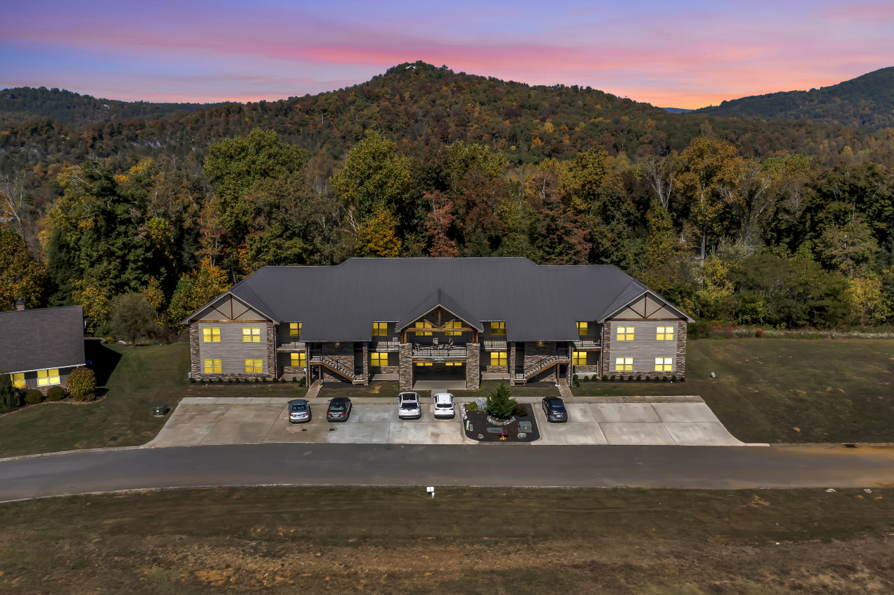 Modern Cades Cove Condo - Mountain Views, Community Pool & Fire Pit, Private Patio
