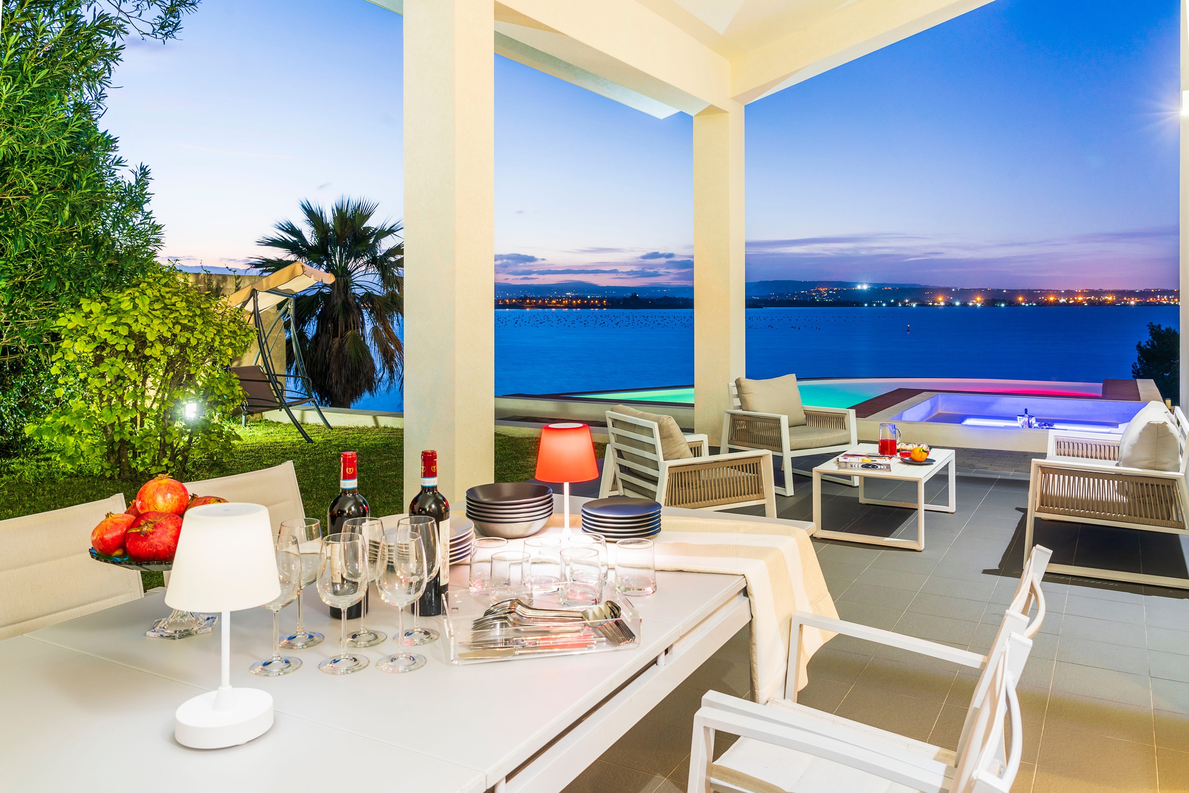 Property Image 2 - Prestigious seafront villa with pool
