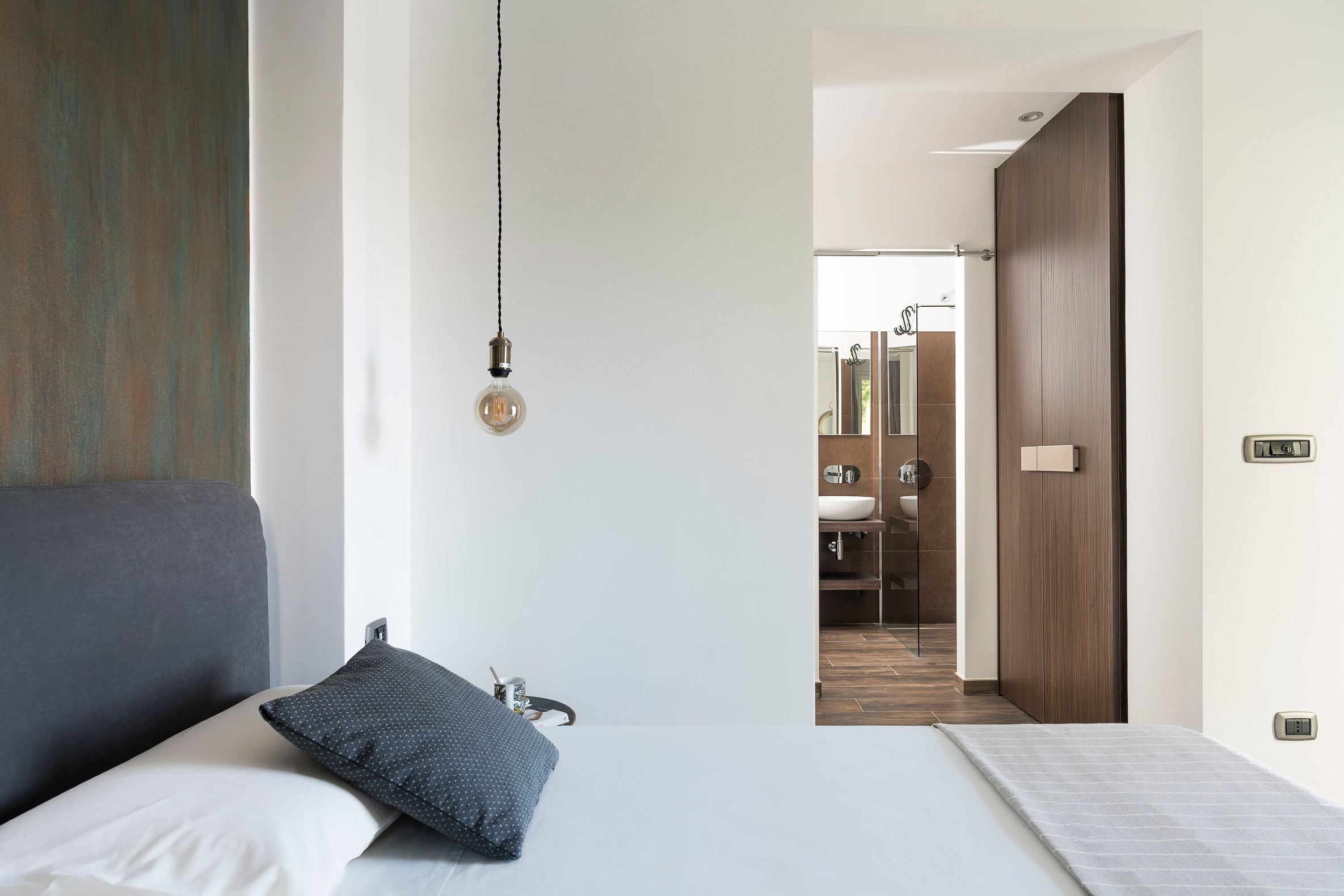 Prestigious seafront villa with pool