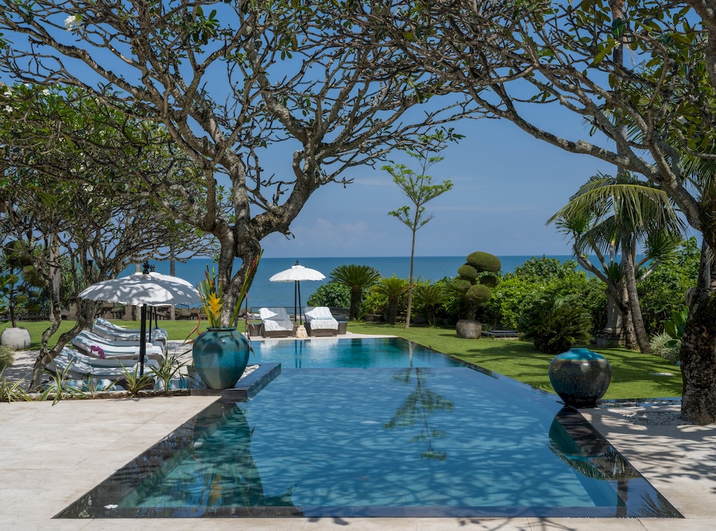 Pool: Indoor/Outdoor pool