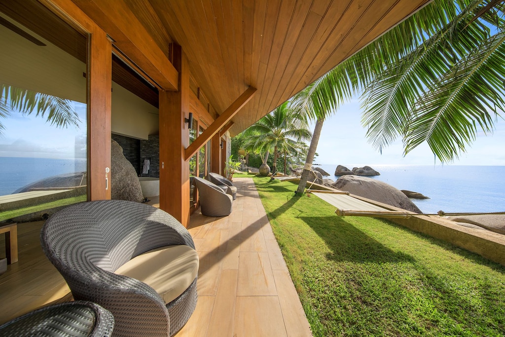 Exterior: Beach ocean sea view