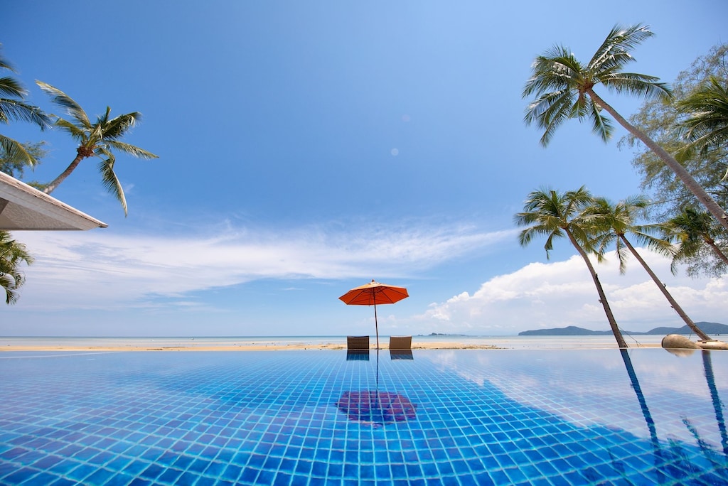 Exterior: Beach ocean sea view