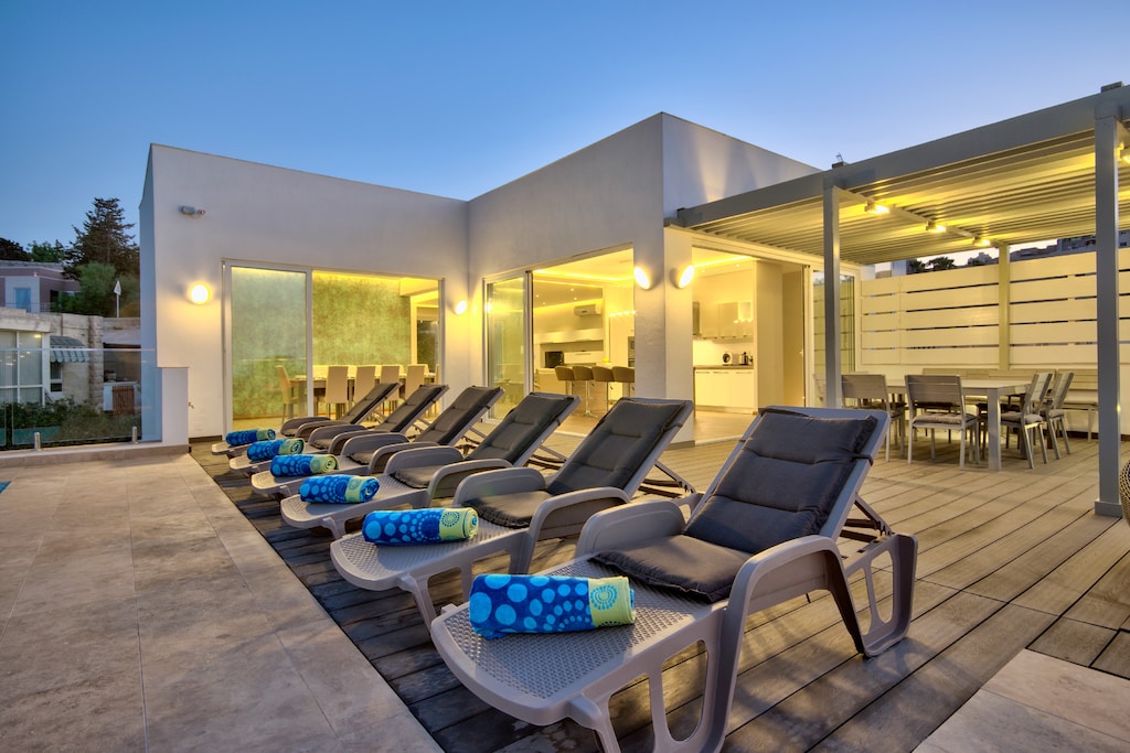 Rooms: Balcony/Terrace