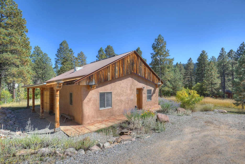 Private Strawbale Cabin in a Wooded Setting