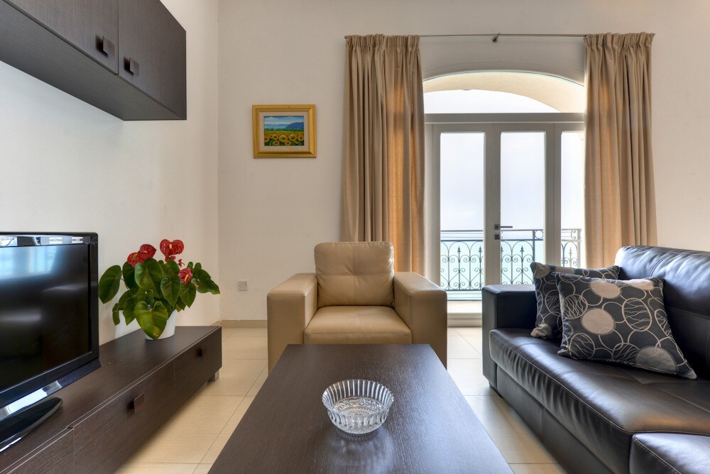 Property Image 1 - Contemporary Sunny Apartment with Sea View Balcony