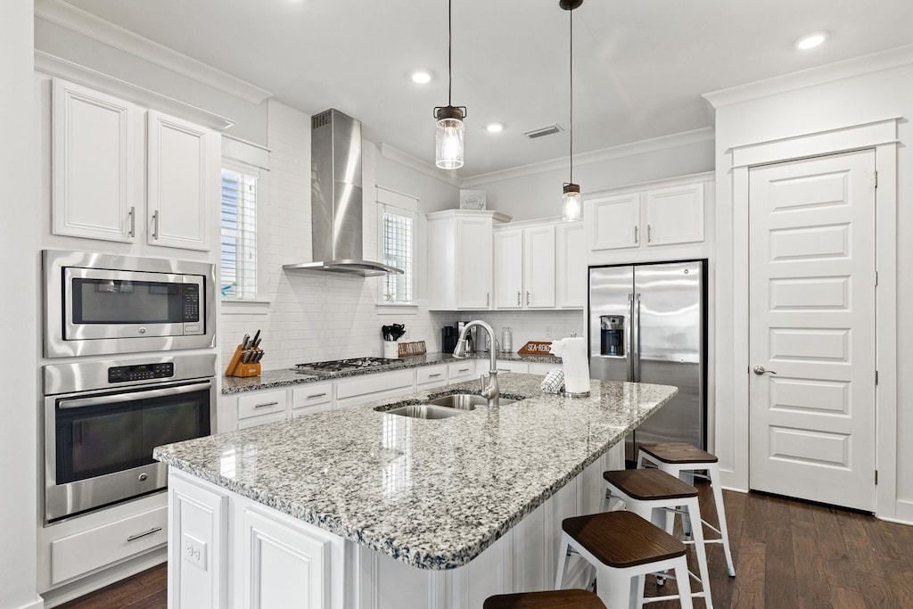 Kitchen with Breakfast Bar