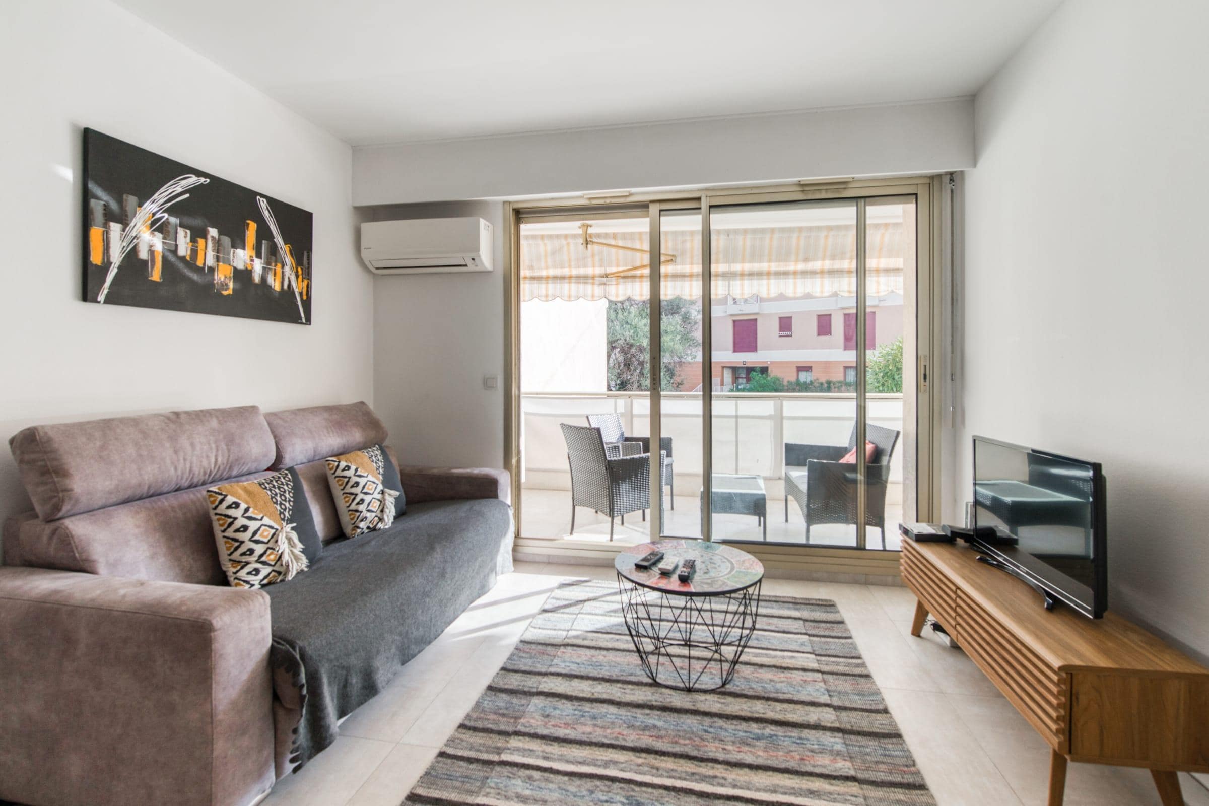 Property Image 1 - Nice & modern flat with balcony between Juan-les-Pins and Antibes 