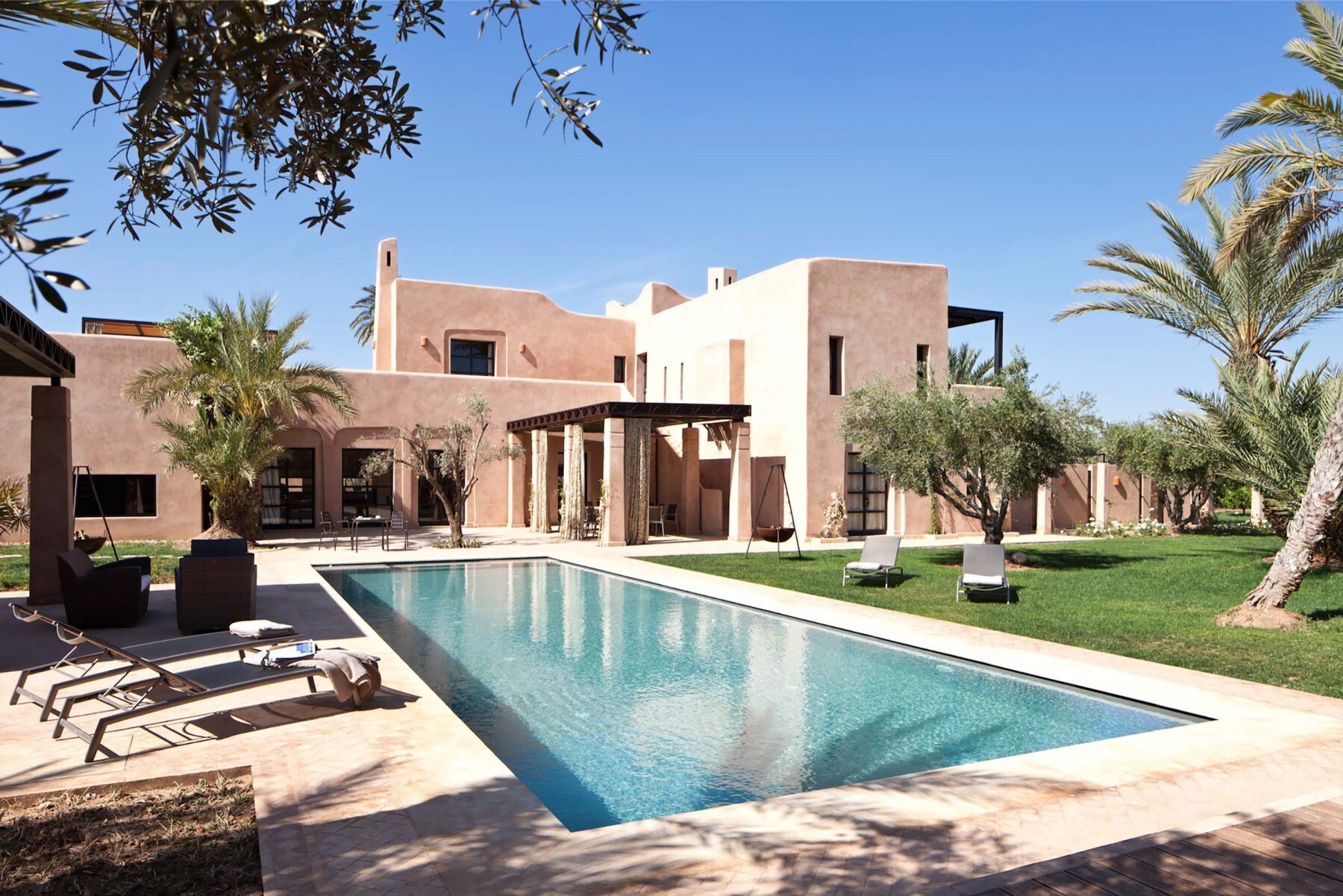 Property Image 2 - Lush Luxury Villa in Bab Atlas with Pool Lounge and BBQ